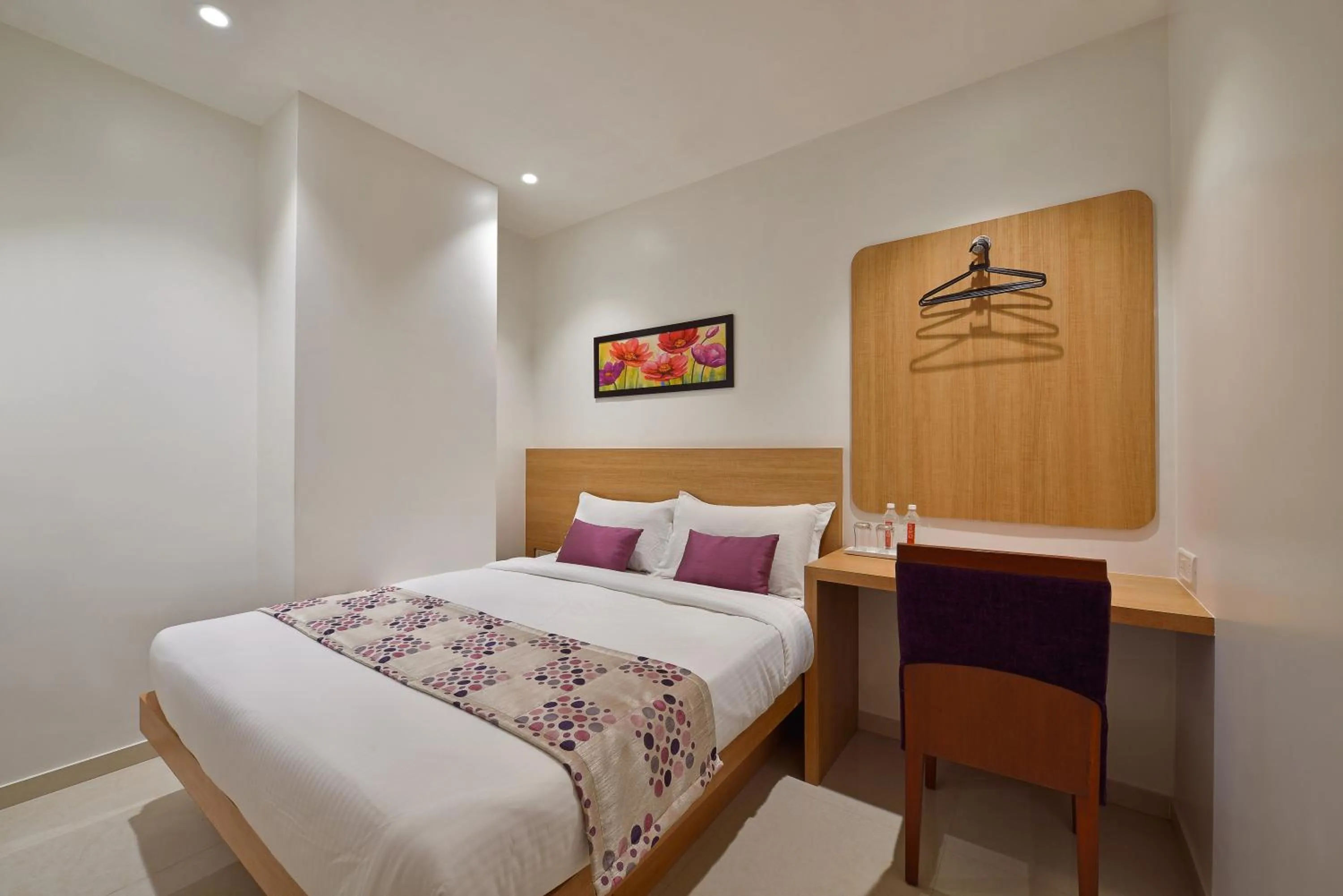 Bed in Hotel Leafio-Near Airport