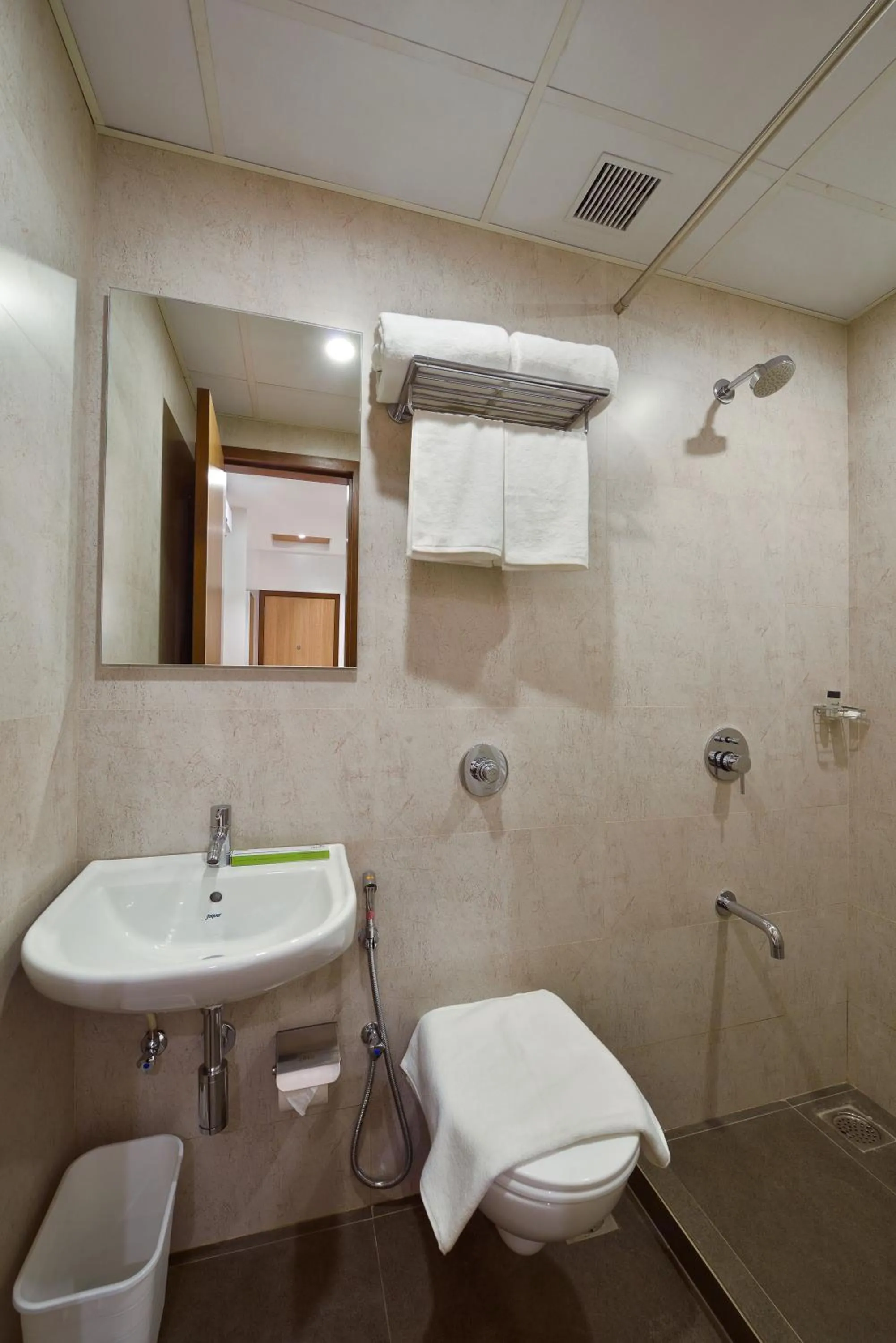 Shower in Hotel Leafio-Near Airport