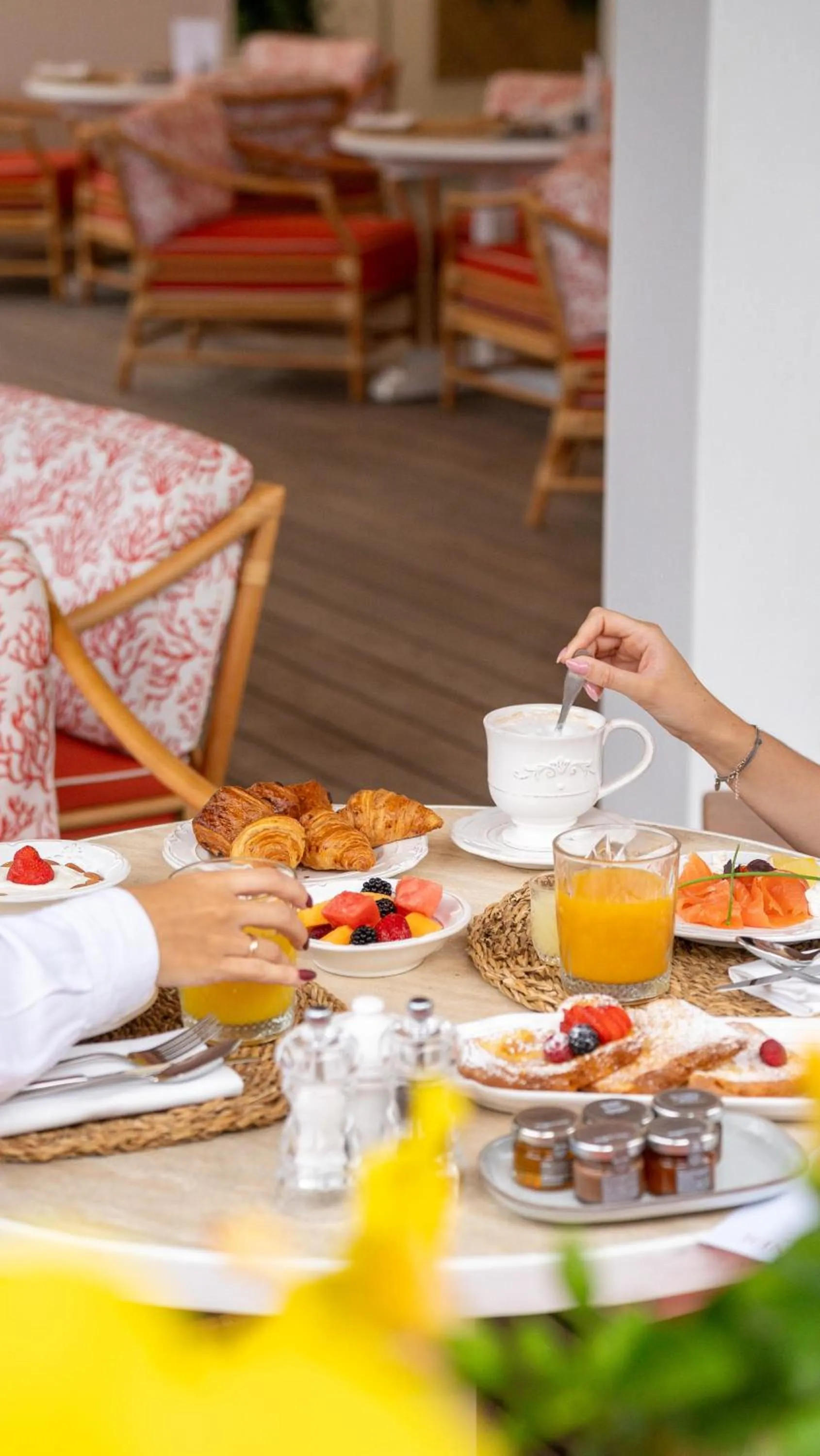 Breakfast in Hôtel La Tartane Saint-Tropez