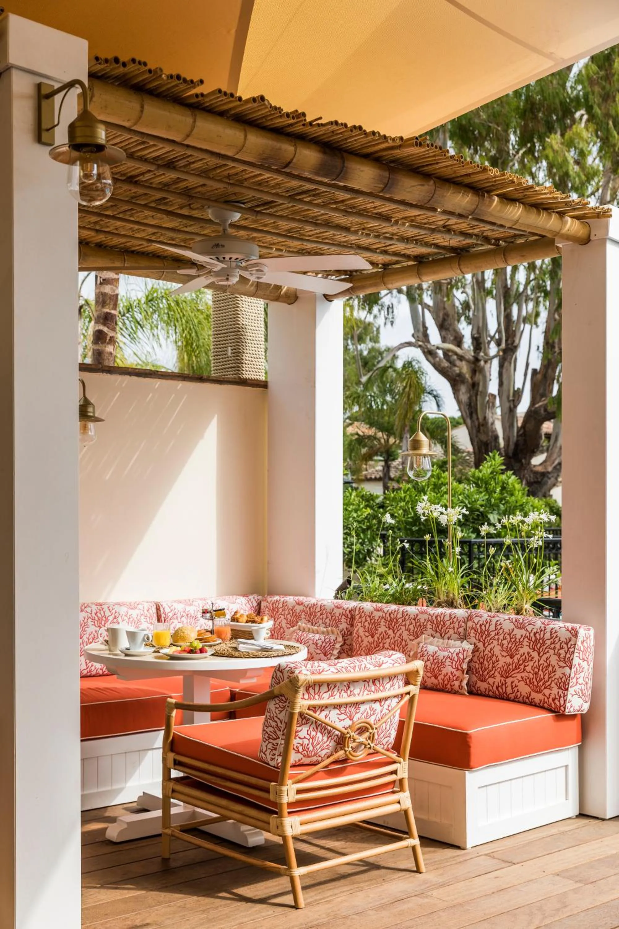 Breakfast in Hôtel La Tartane Saint-Tropez