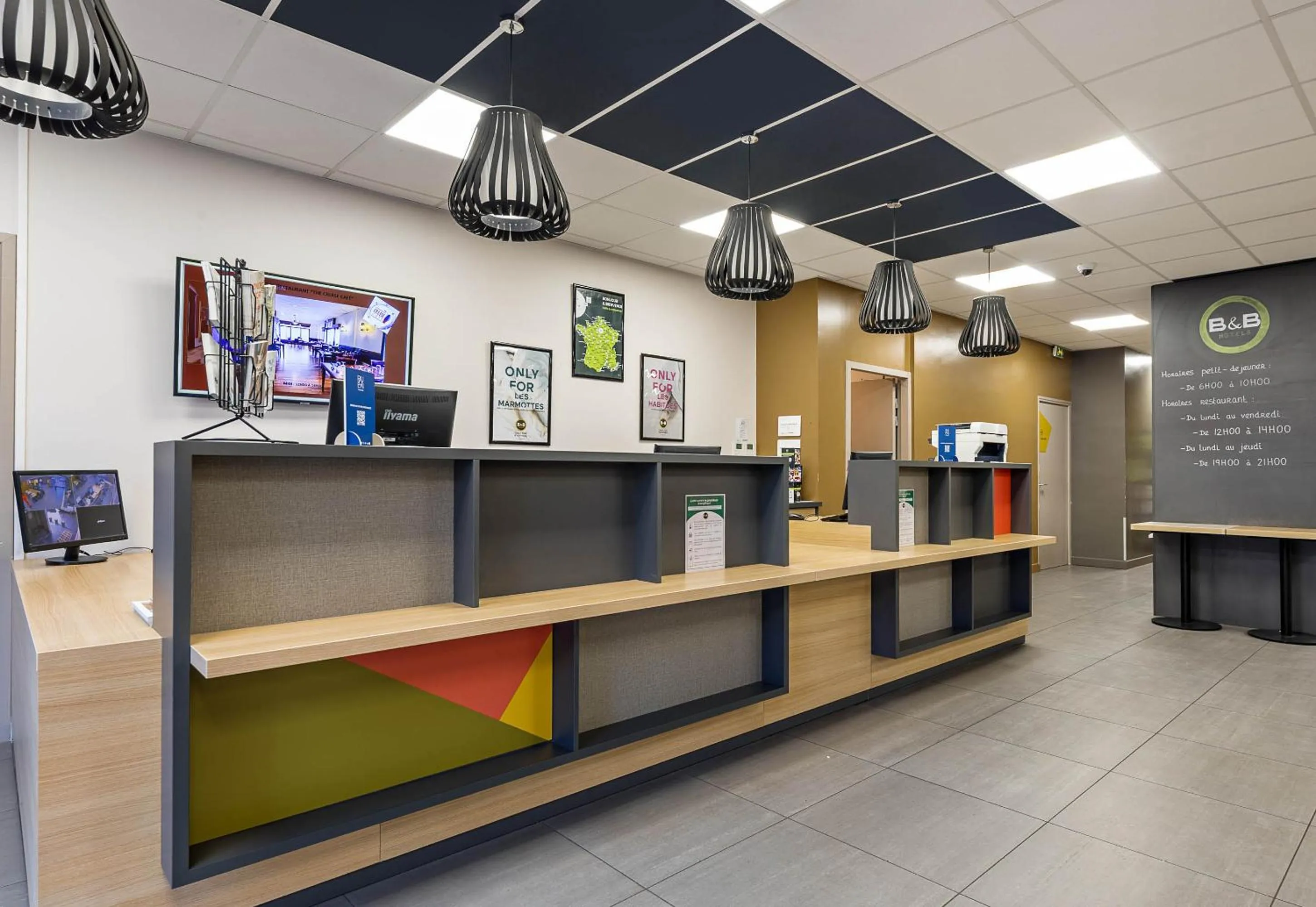 Lobby or reception in B&B HOTEL Rouen Centre