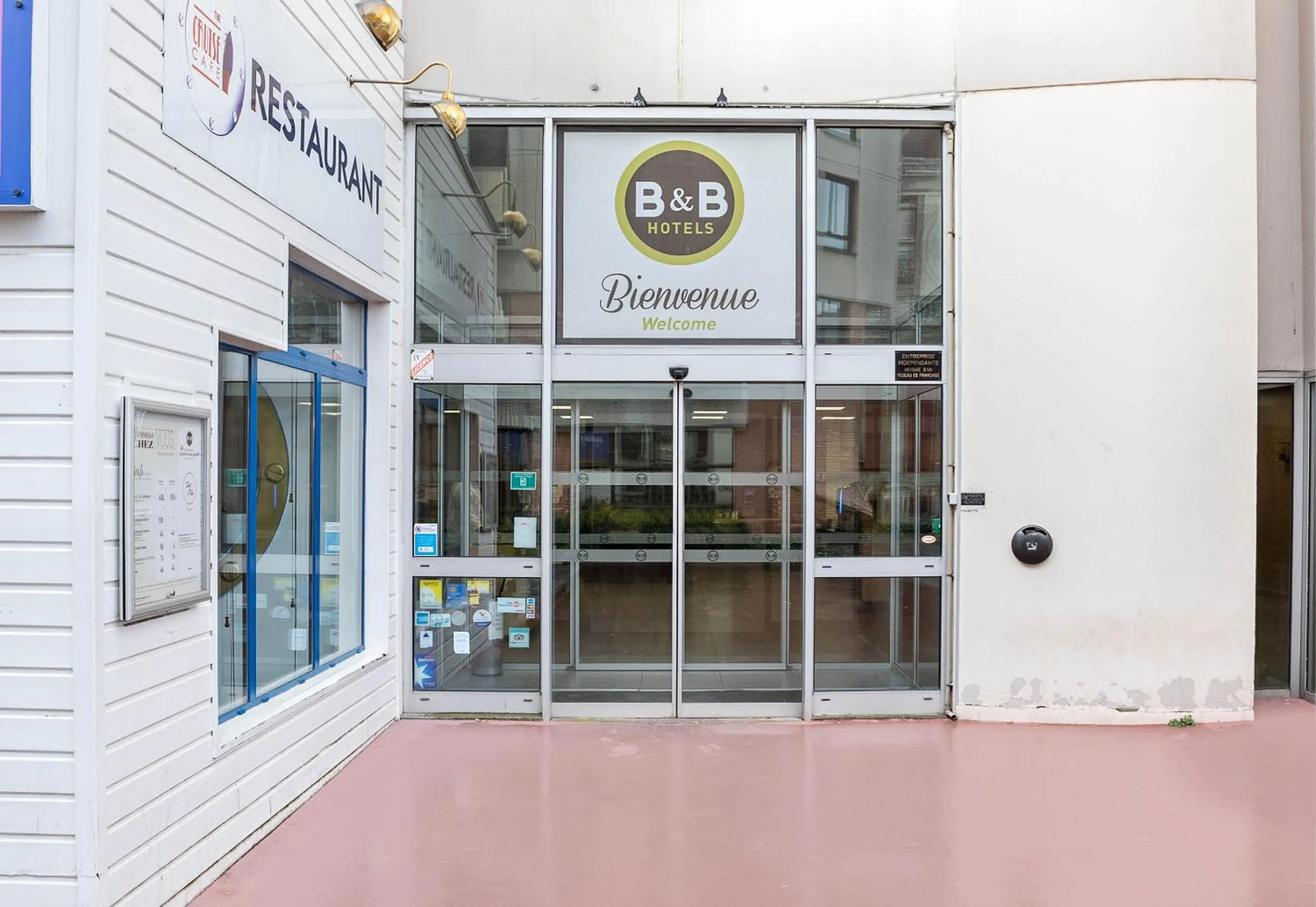 Facade/entrance in B&B HOTEL Rouen Centre