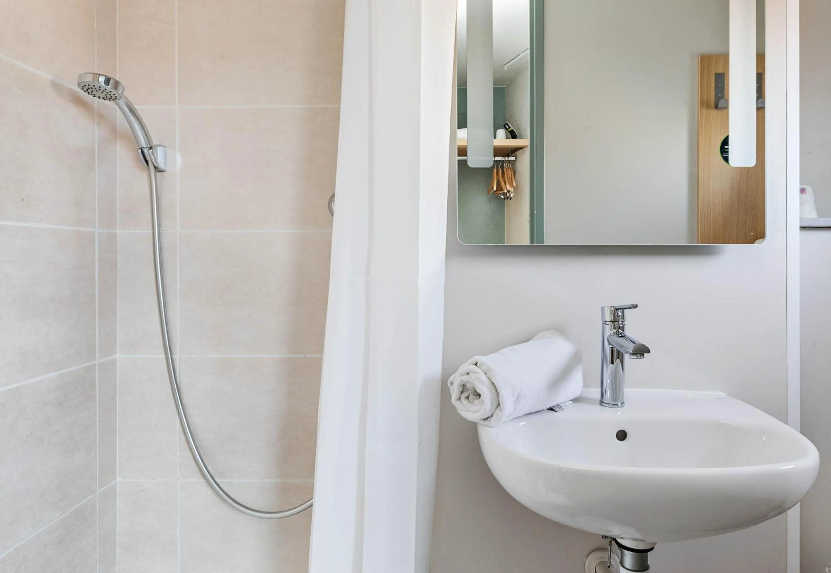 Bathroom in B&B HOTEL Rouen Centre