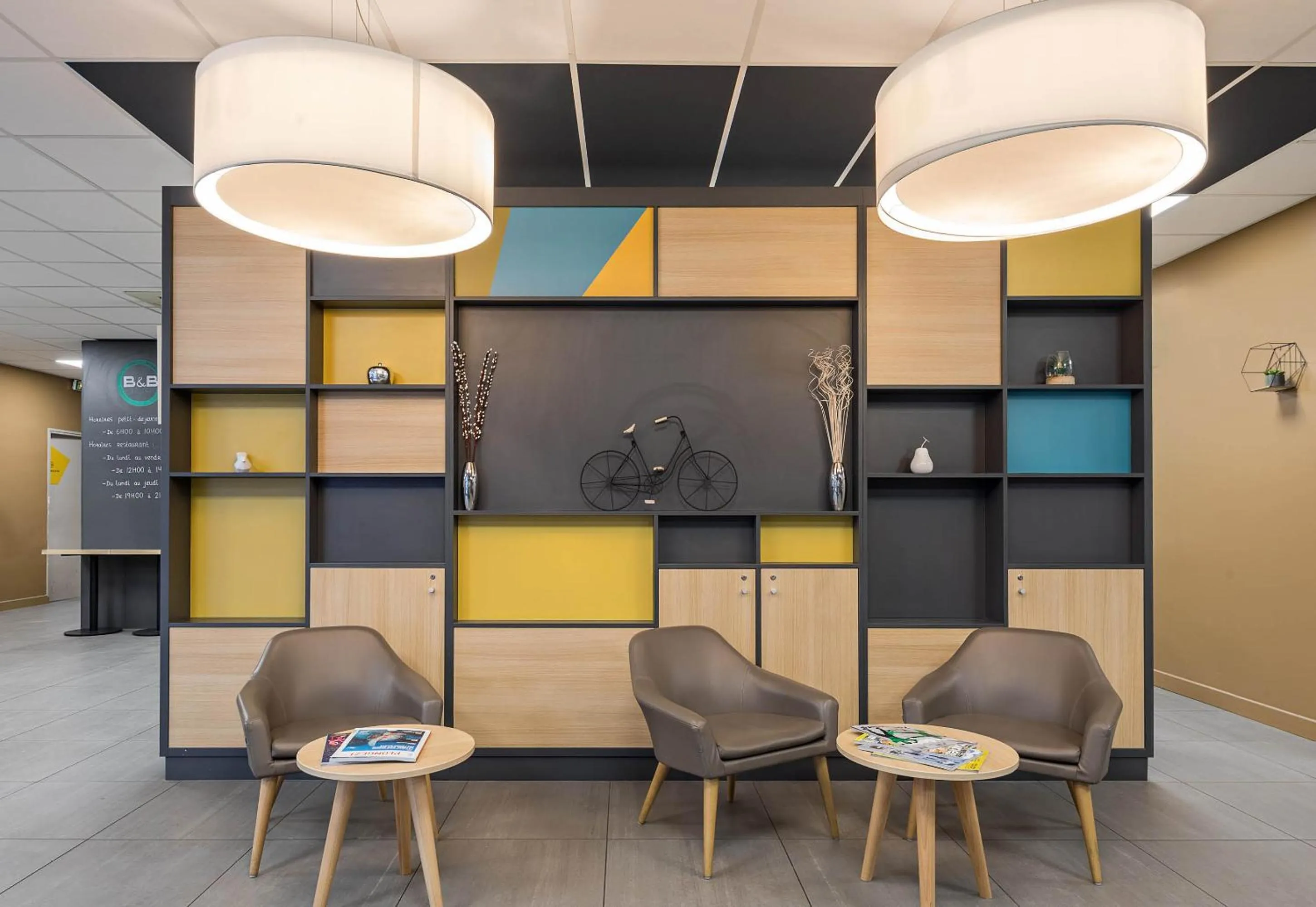 Seating area in B&B HOTEL Rouen Centre