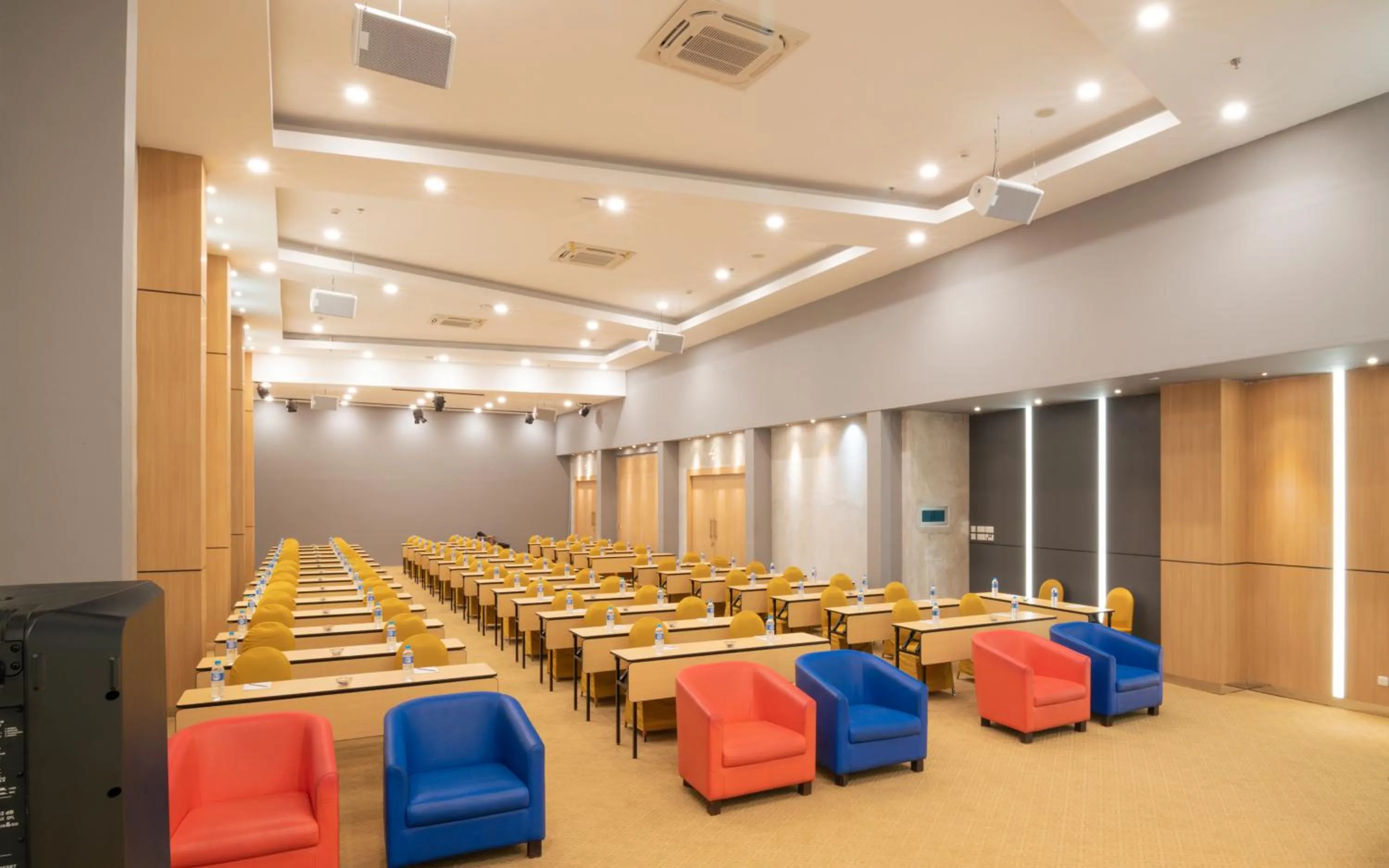 Meeting/conference room in POP! Hotel Banjarmasin