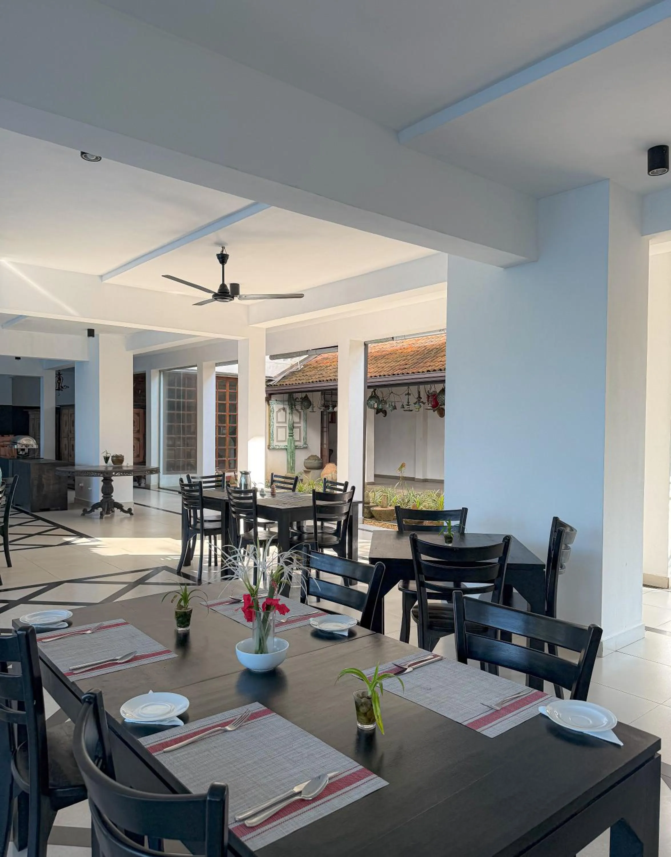 Restaurant/places to eat in Serendib Beach Hotel
