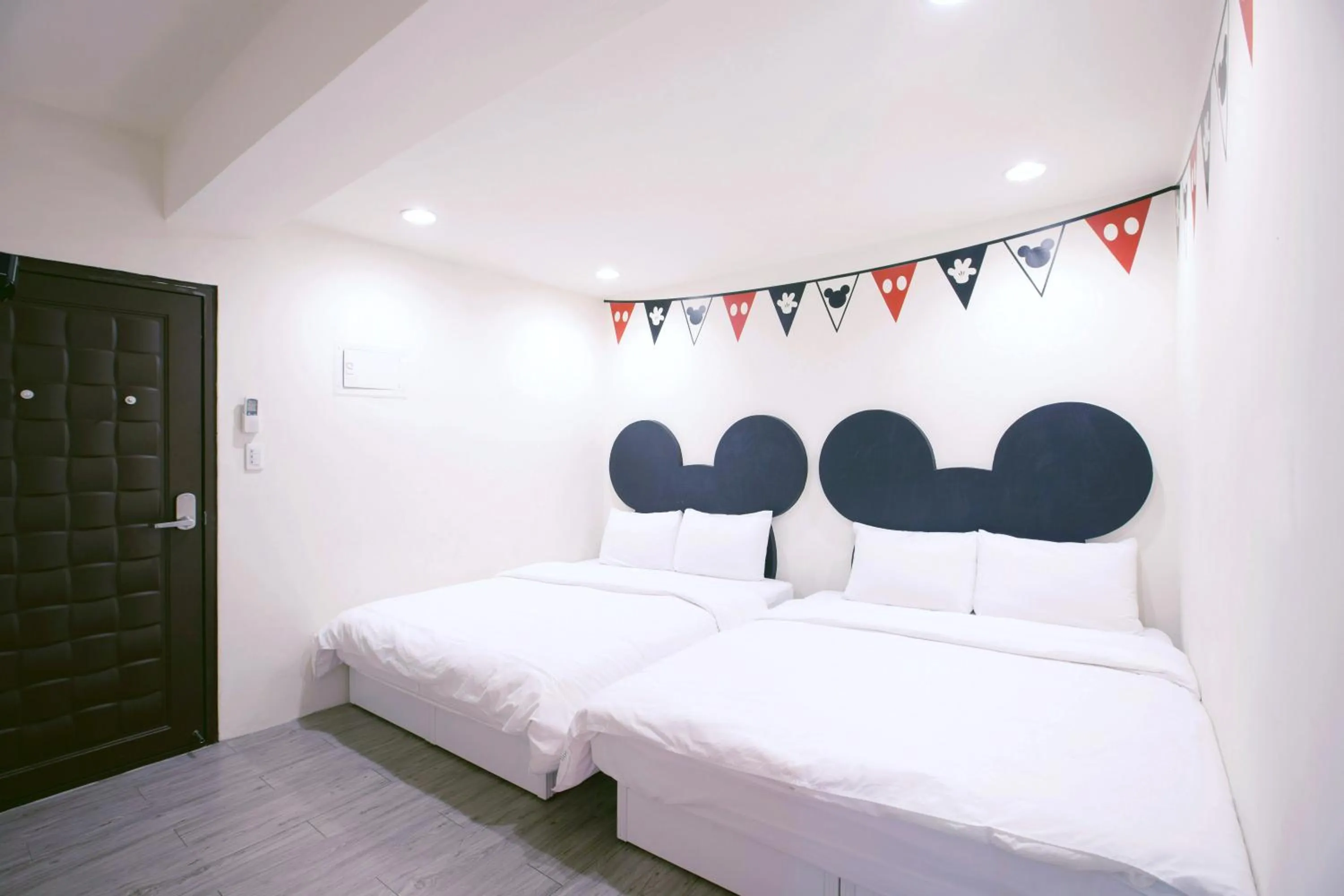 Decorative detail, Bed in Lè mù