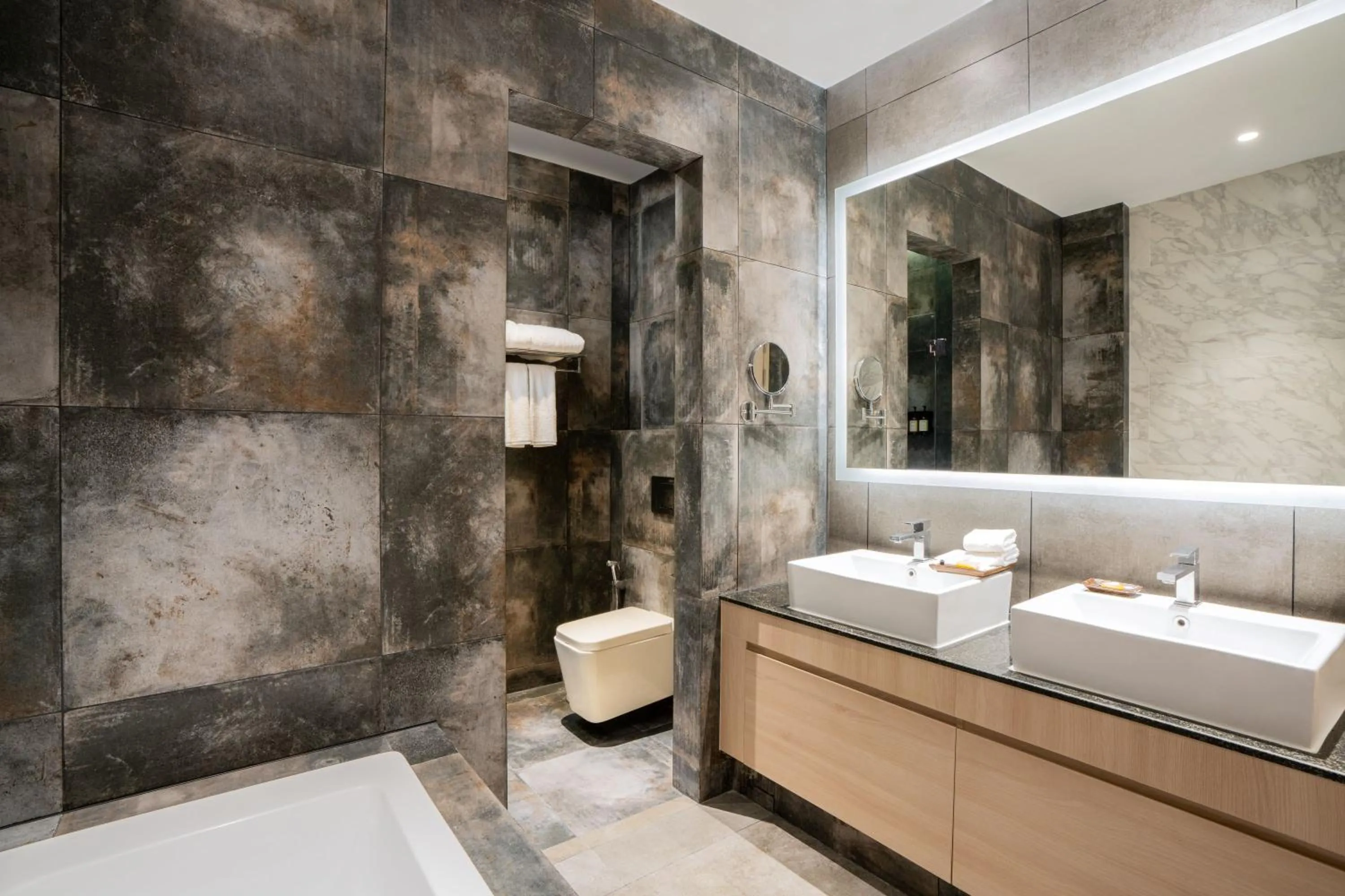 Bathroom in Capri by Fraser, Phnom Penh