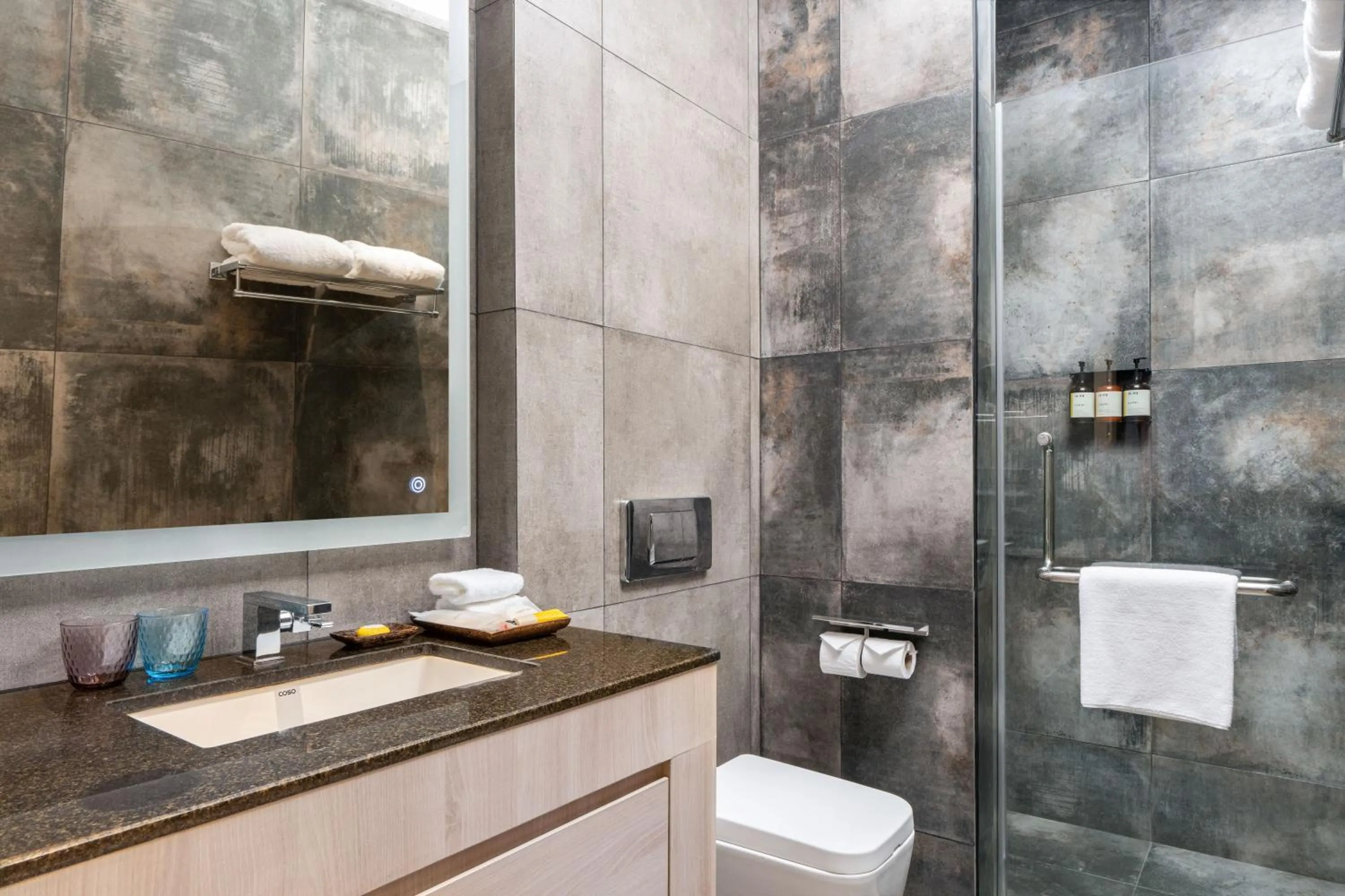 Bathroom in Capri by Fraser, Phnom Penh