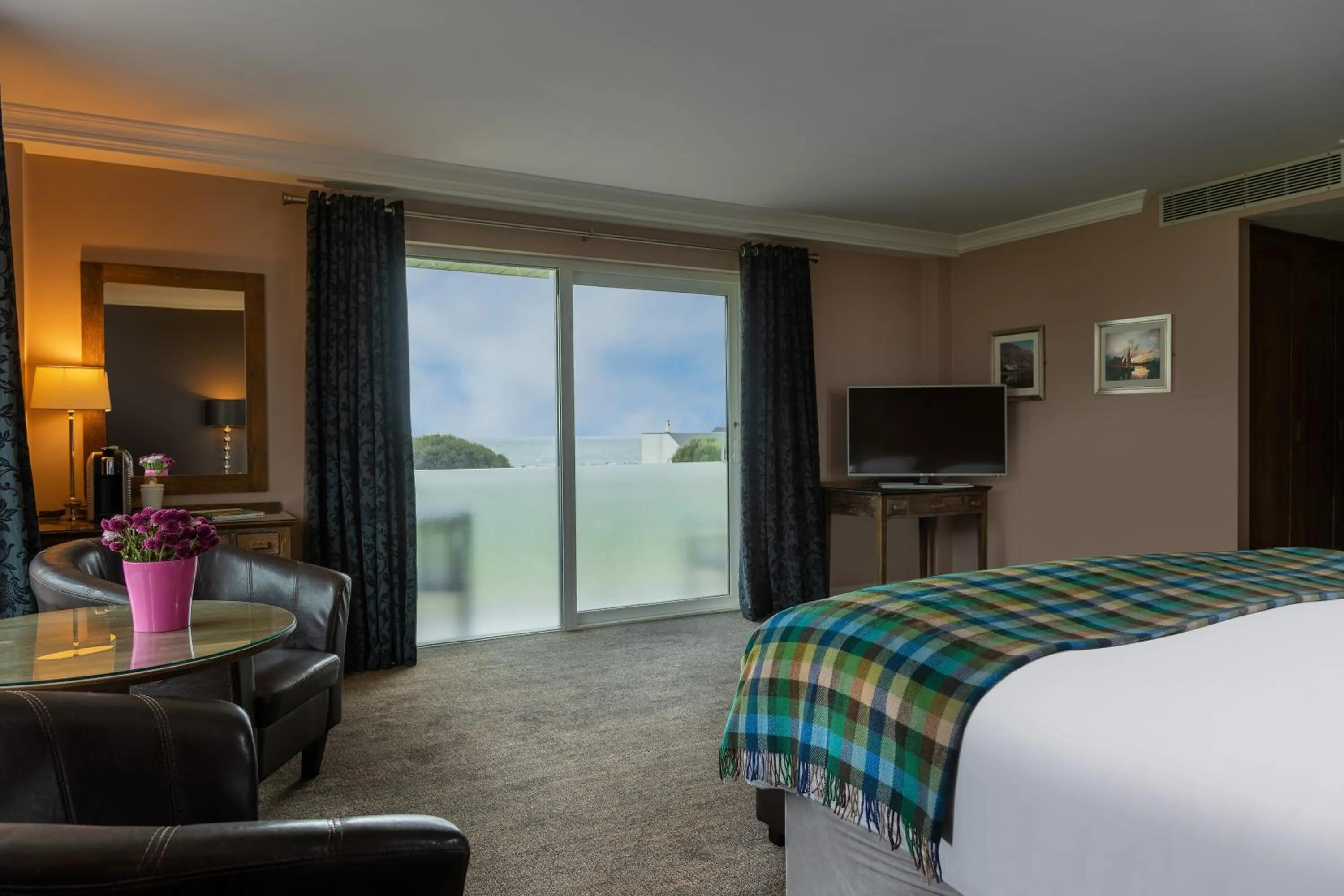 Bedroom, Bed in Connemara Coast Hotel