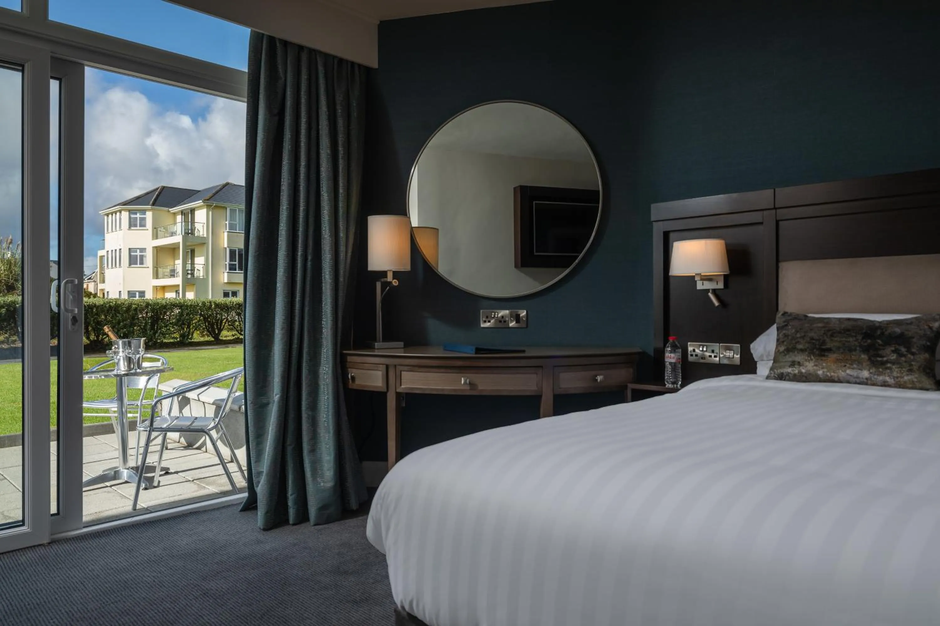 Bedroom, Bed in Connemara Coast Hotel