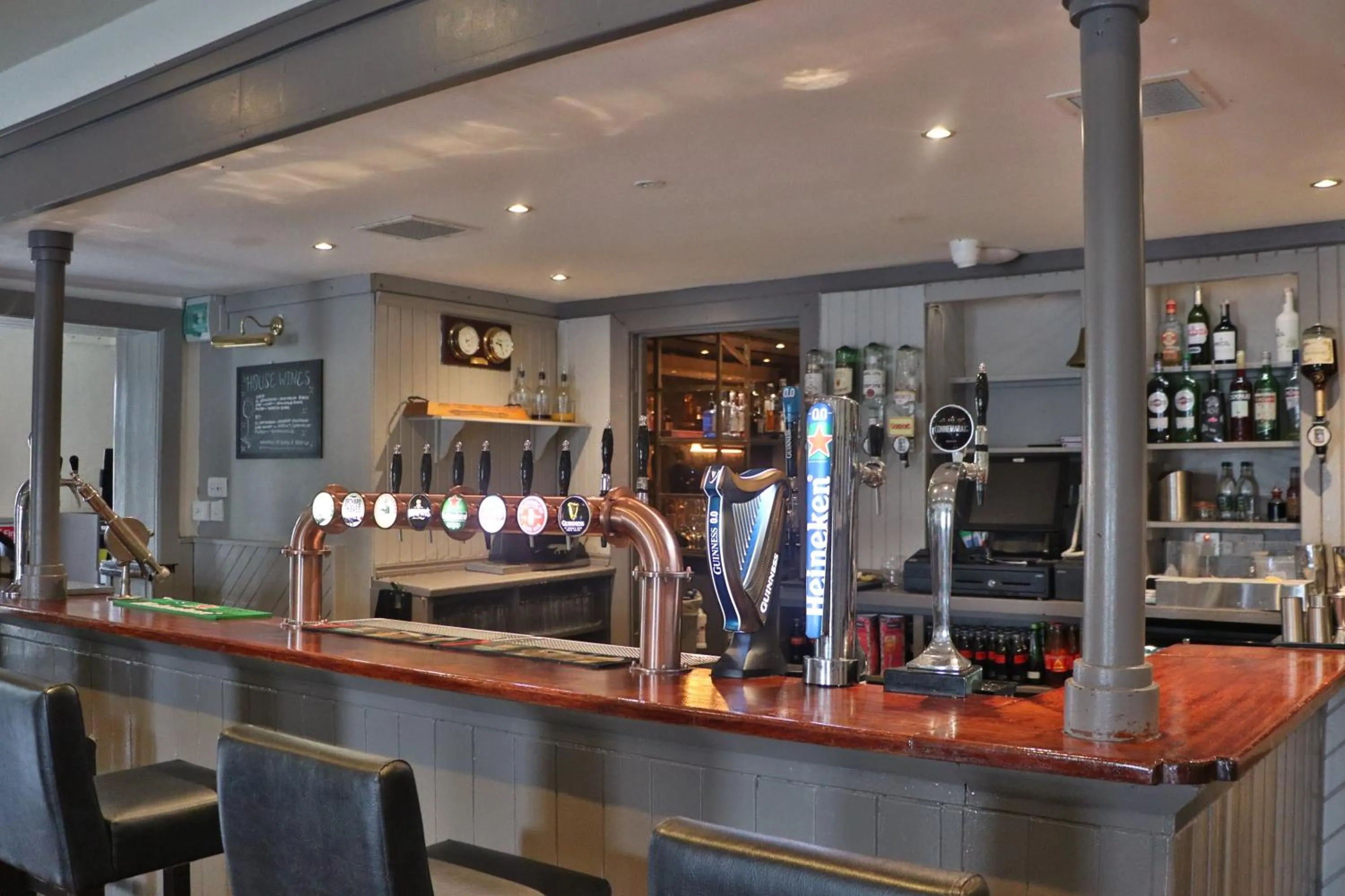 Nightclub / DJ in Connemara Coast Hotel