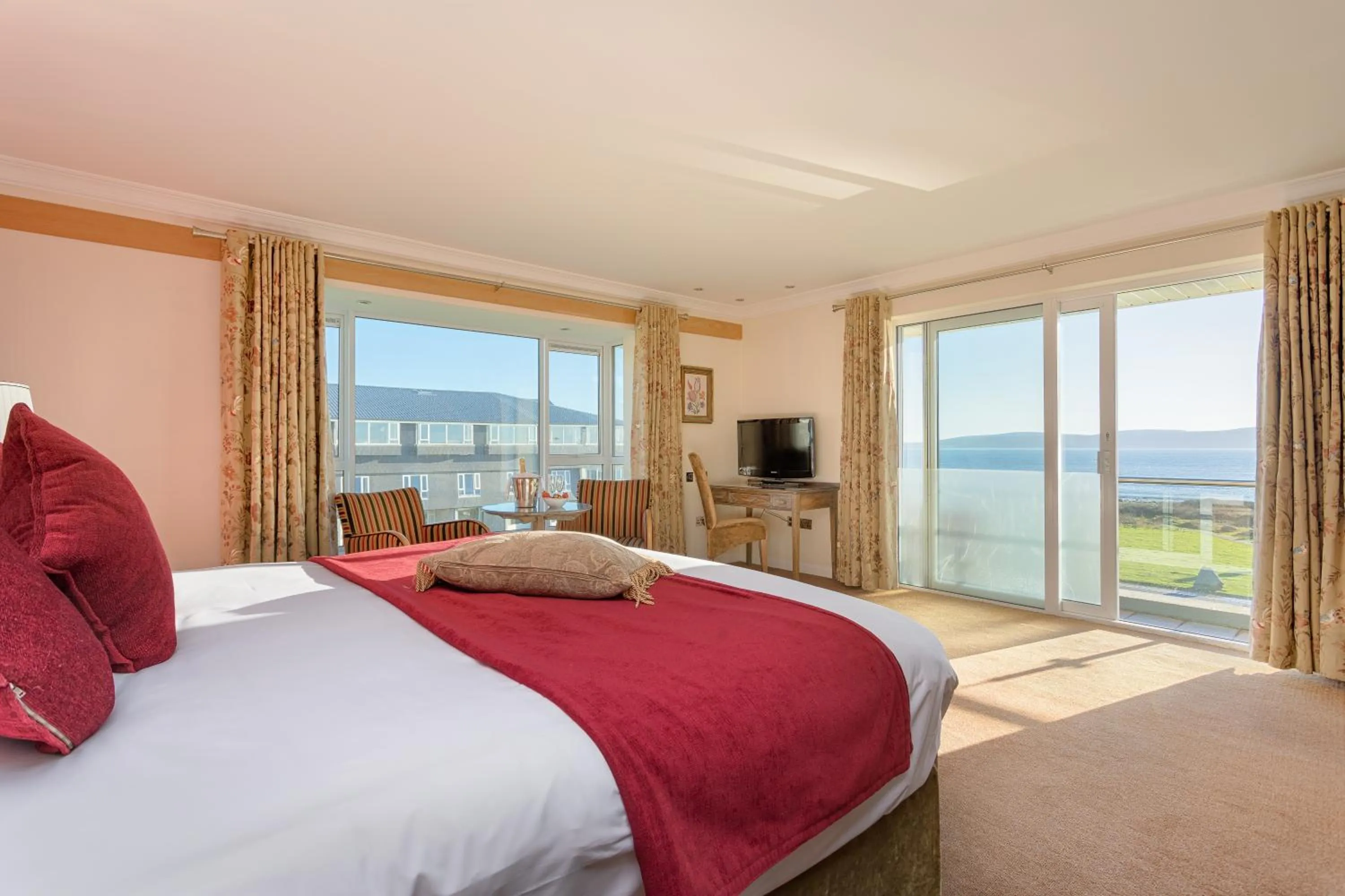 Sea view, Bed in Connemara Coast Hotel