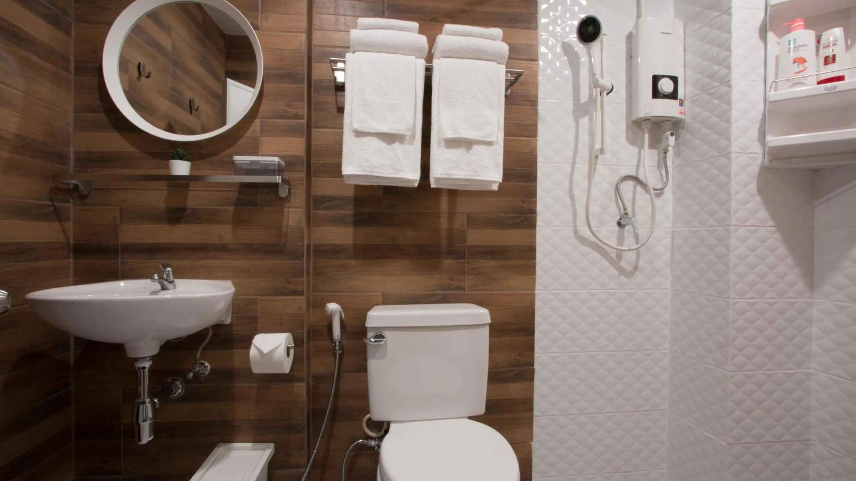 Shower in Neveu Premier Residence : Ratchada