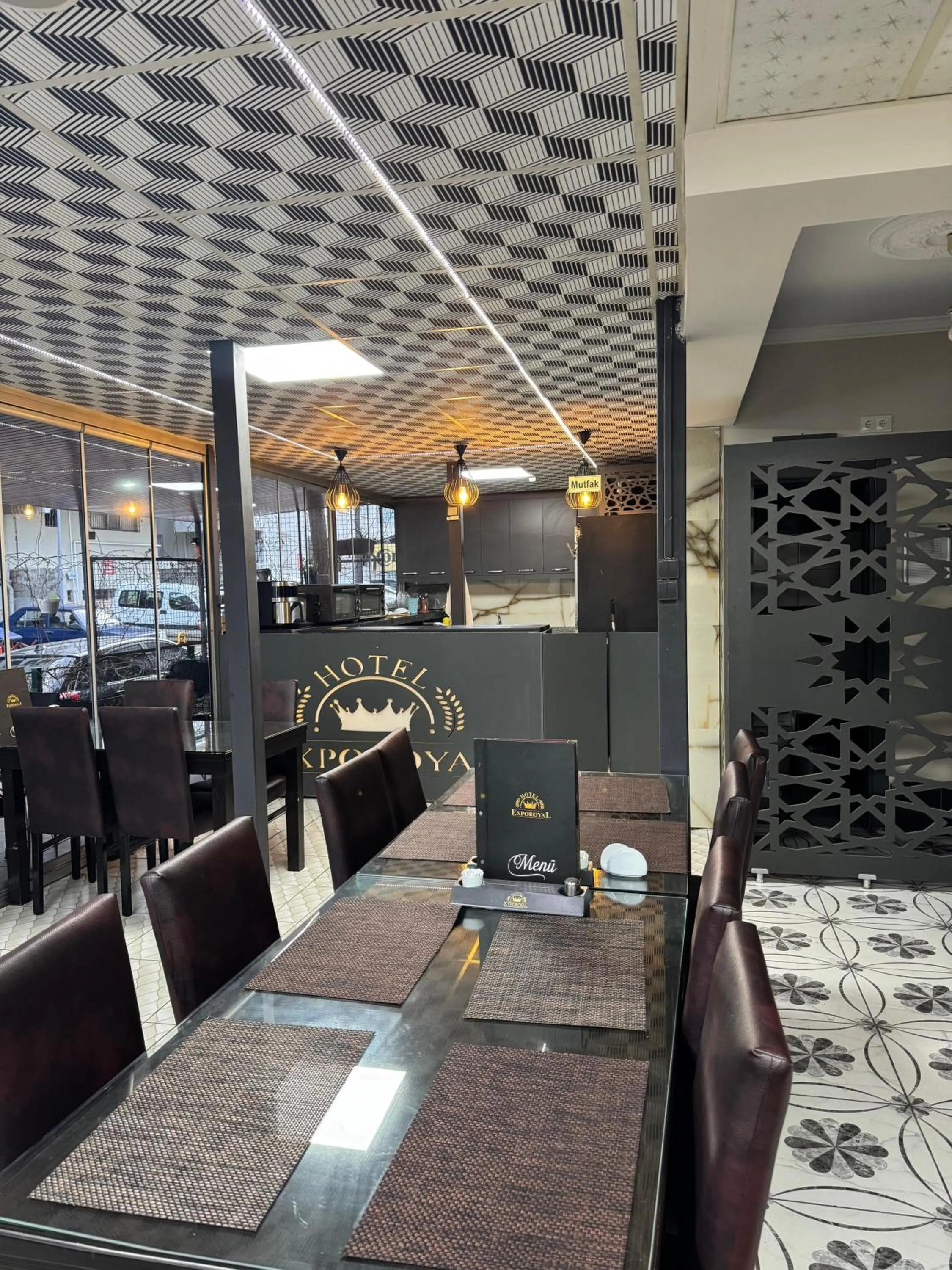 Restaurant/places to eat in Exporoyal Hotel