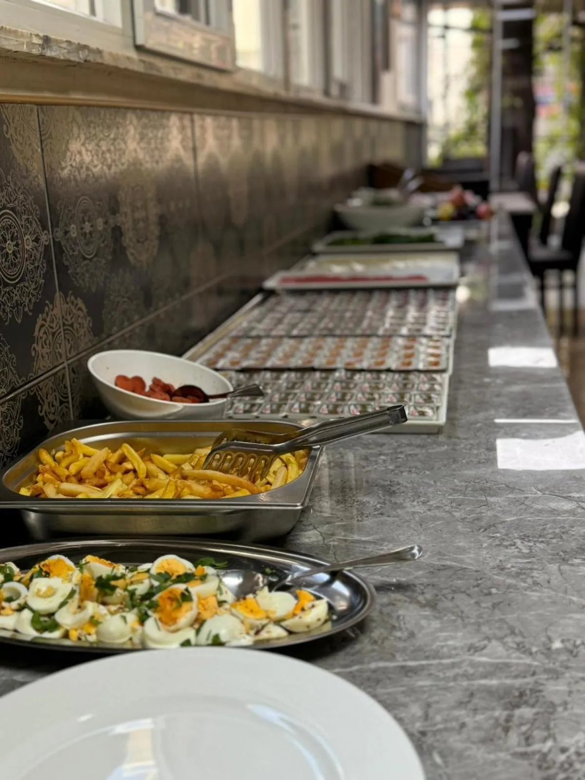 Restaurant/places to eat in Exporoyal Hotel