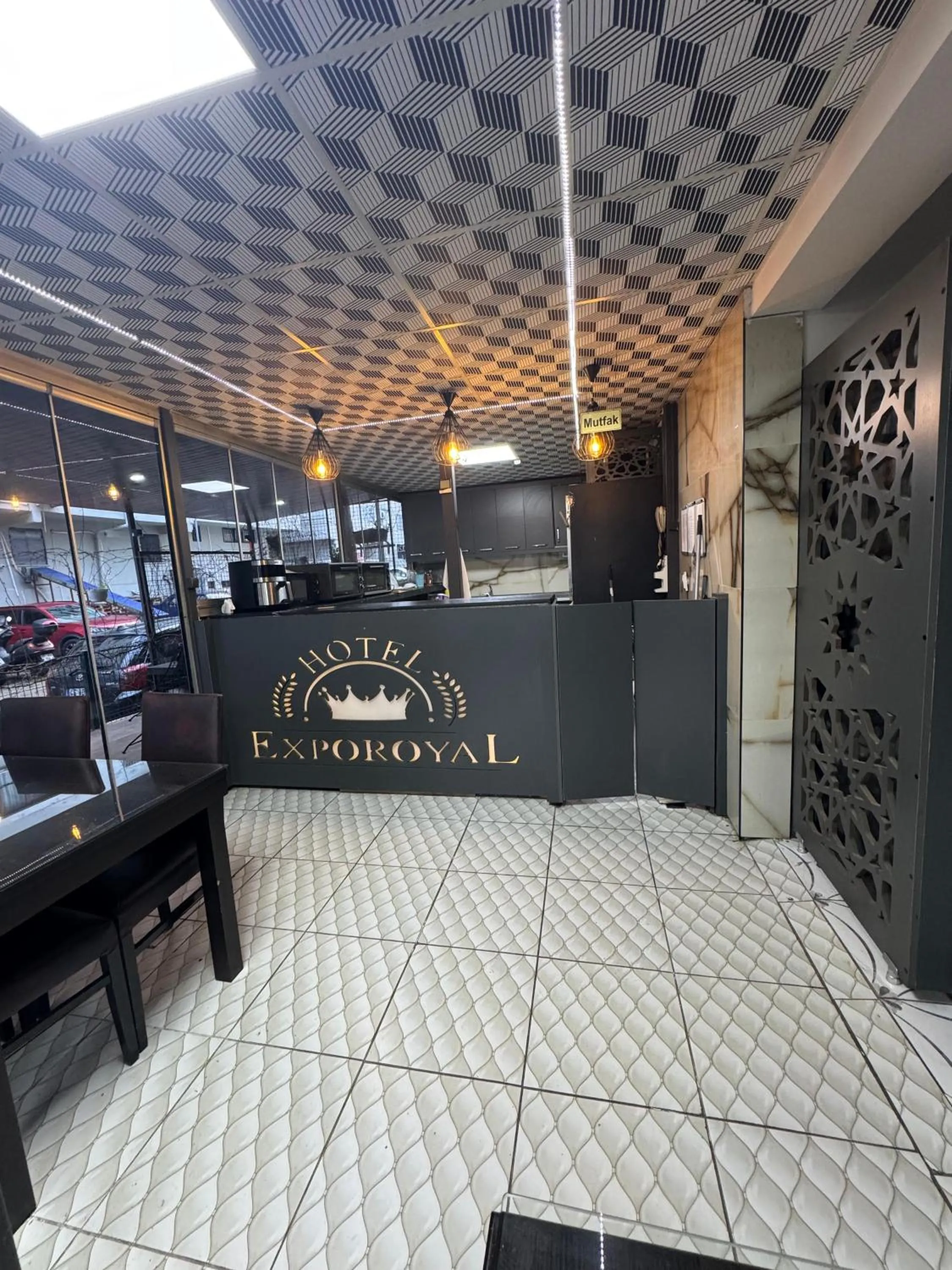 Restaurant/places to eat in Exporoyal Hotel