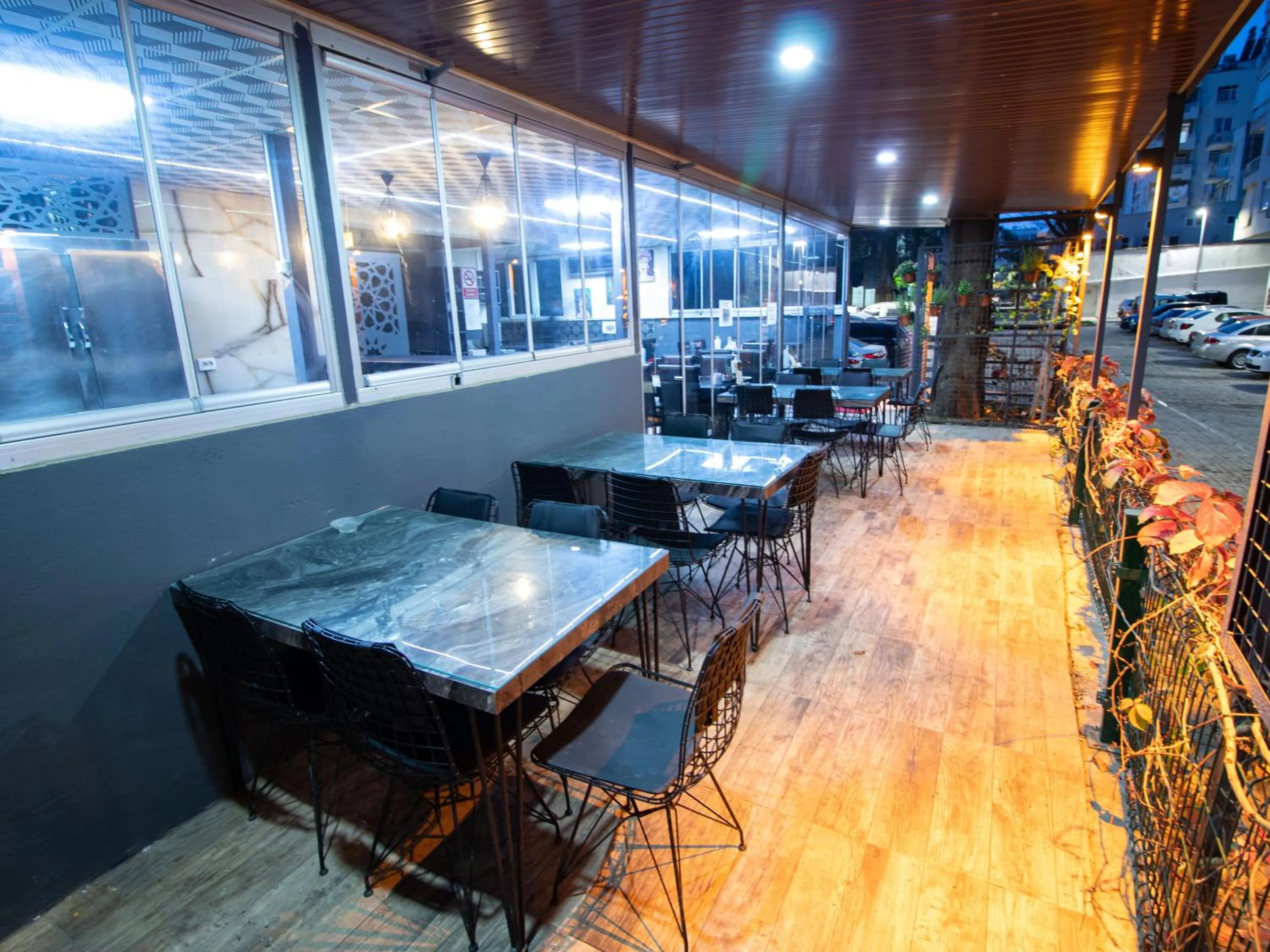 Restaurant/places to eat in Exporoyal Hotel