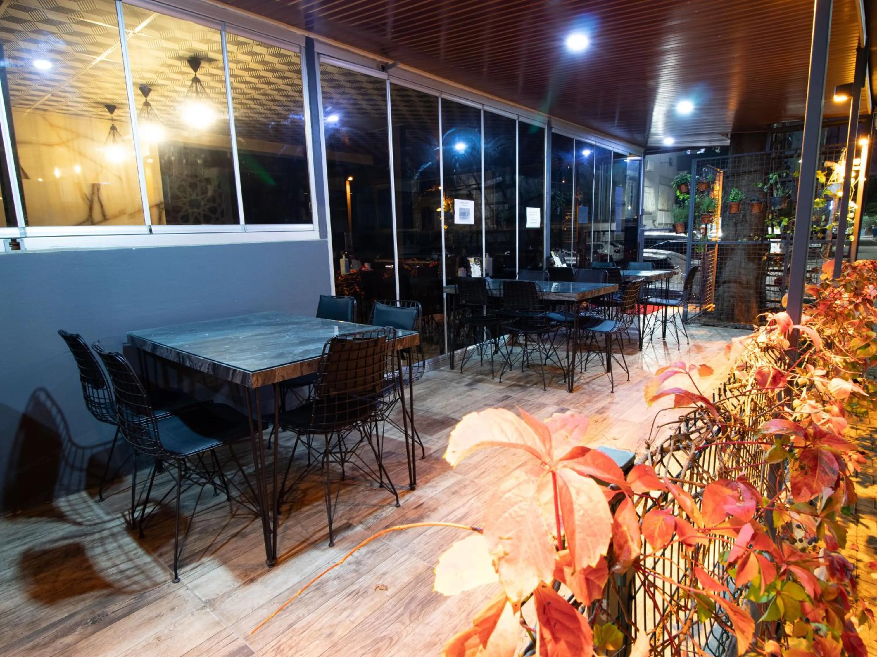 Restaurant/places to eat in Exporoyal Hotel