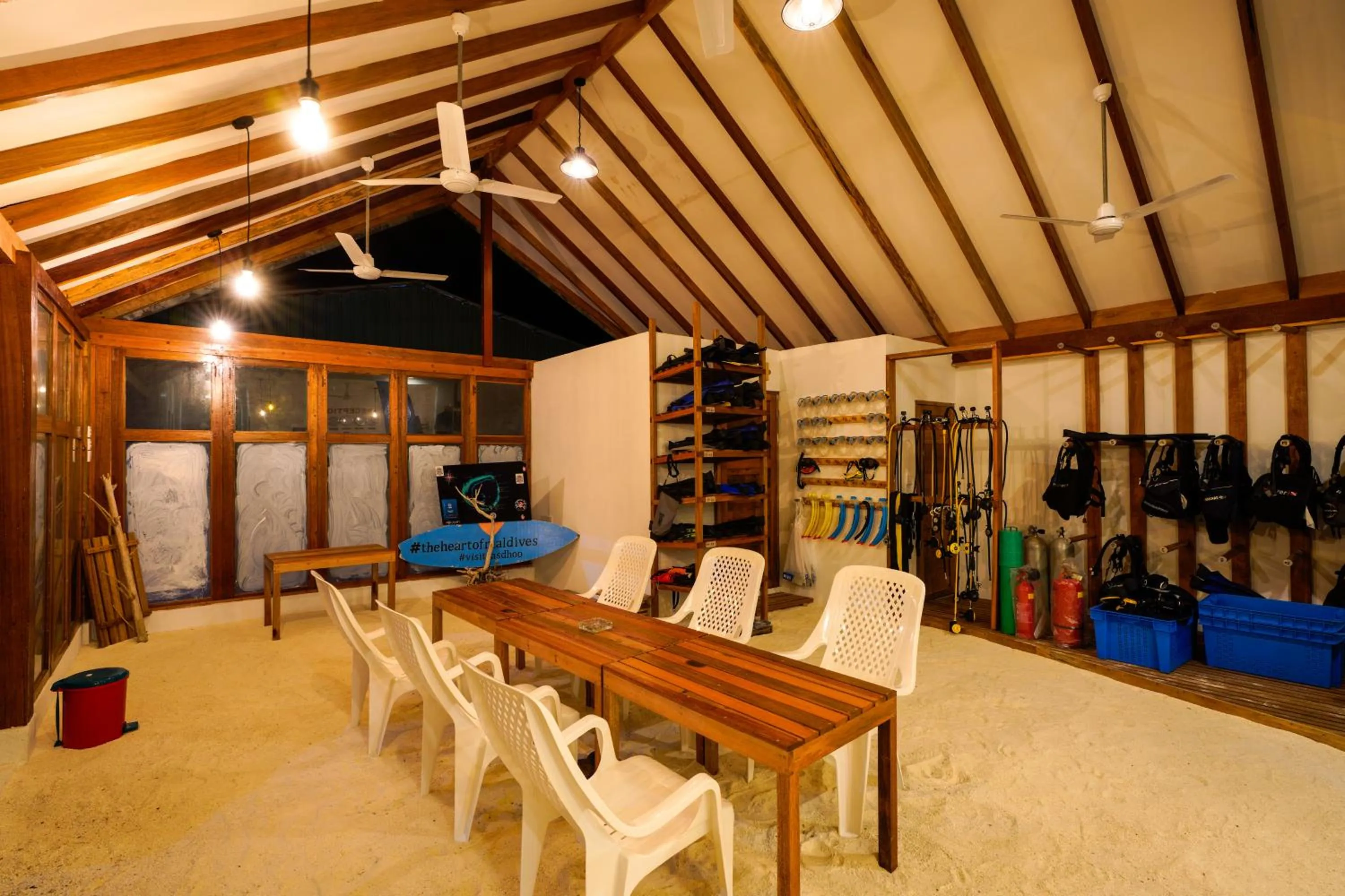 Diving in Shallow Lagoon Rasdhoo