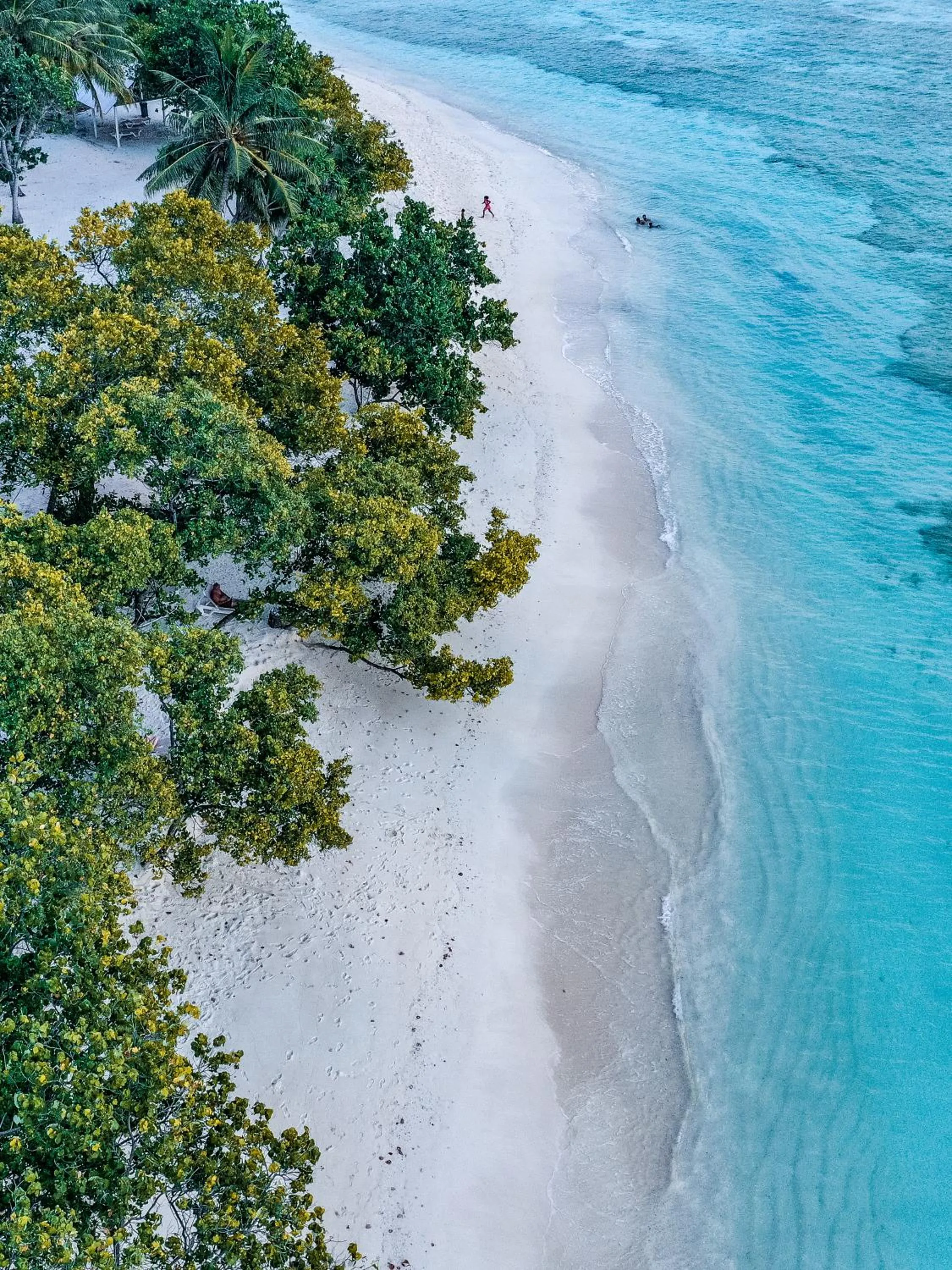 Beach in Shallow Lagoon Rasdhoo