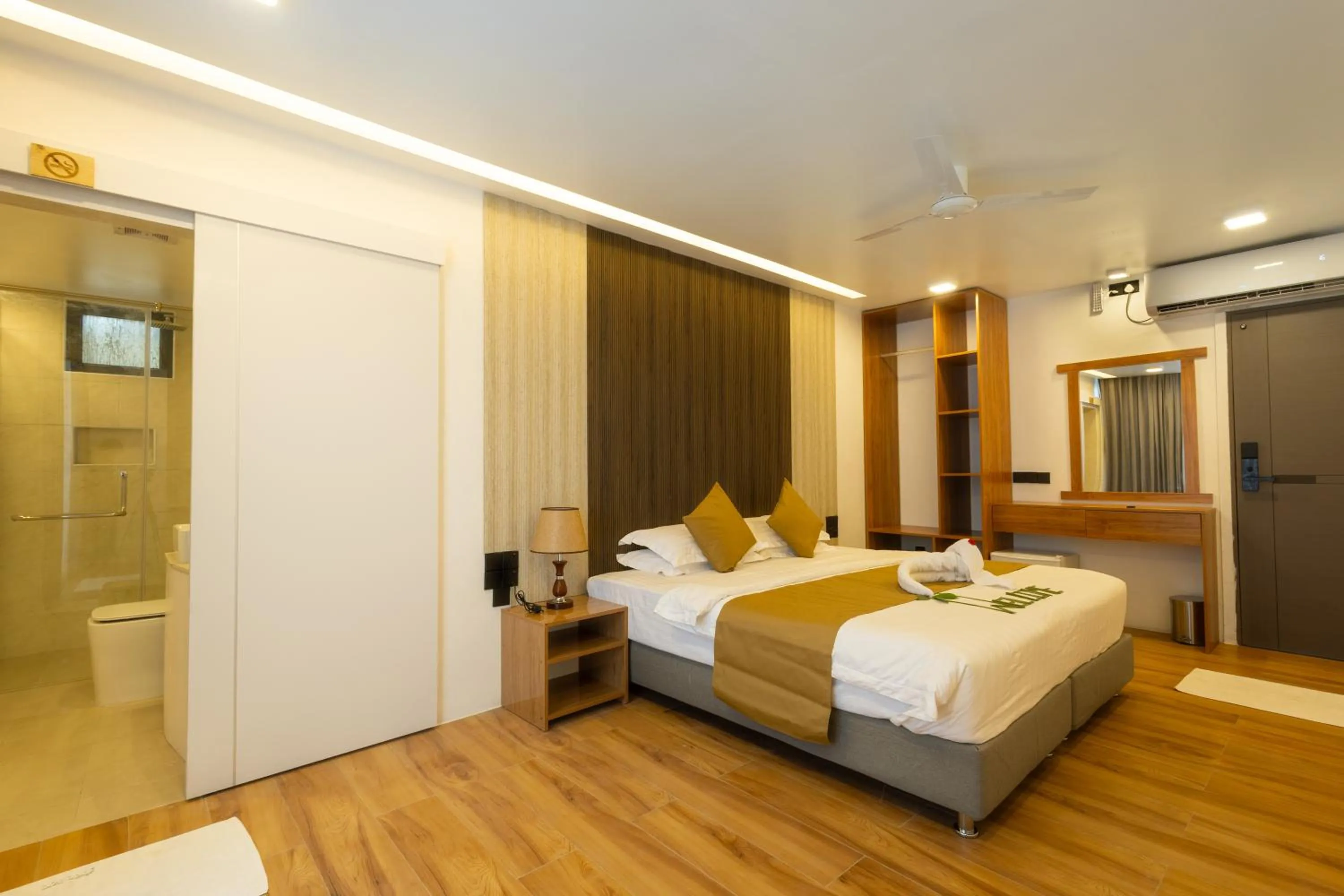 Bed in Shallow Lagoon Rasdhoo