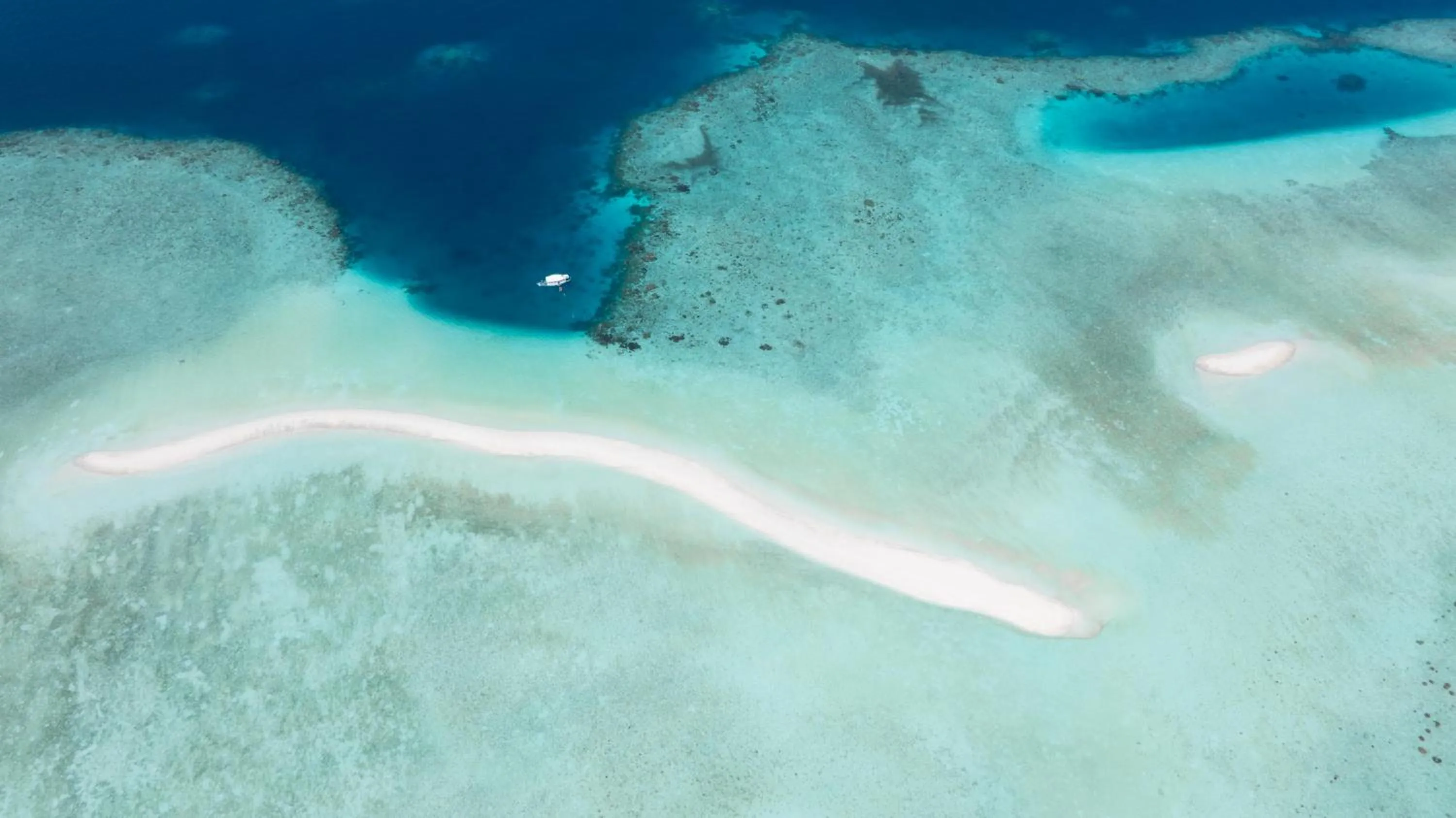 Natural landscape in Shallow Lagoon Rasdhoo