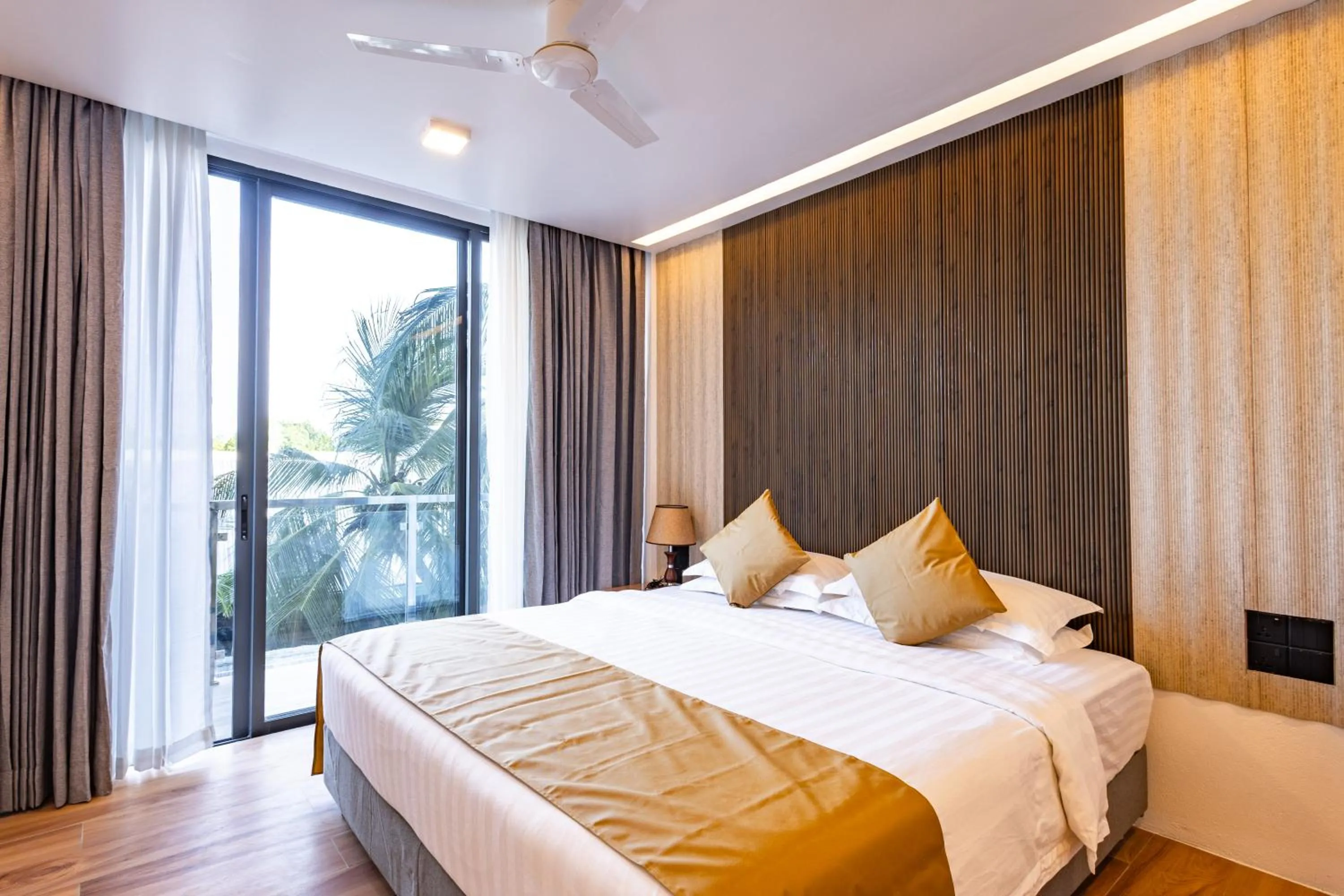 Bed in Shallow Lagoon Rasdhoo