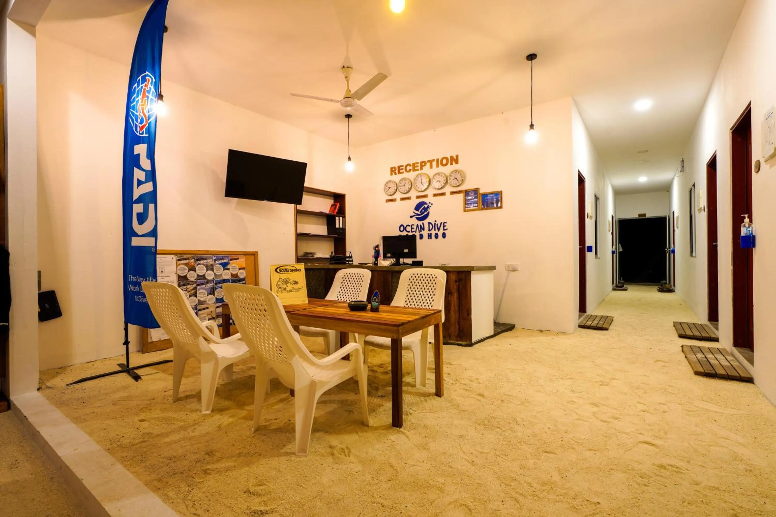 Diving in Shallow Lagoon Rasdhoo