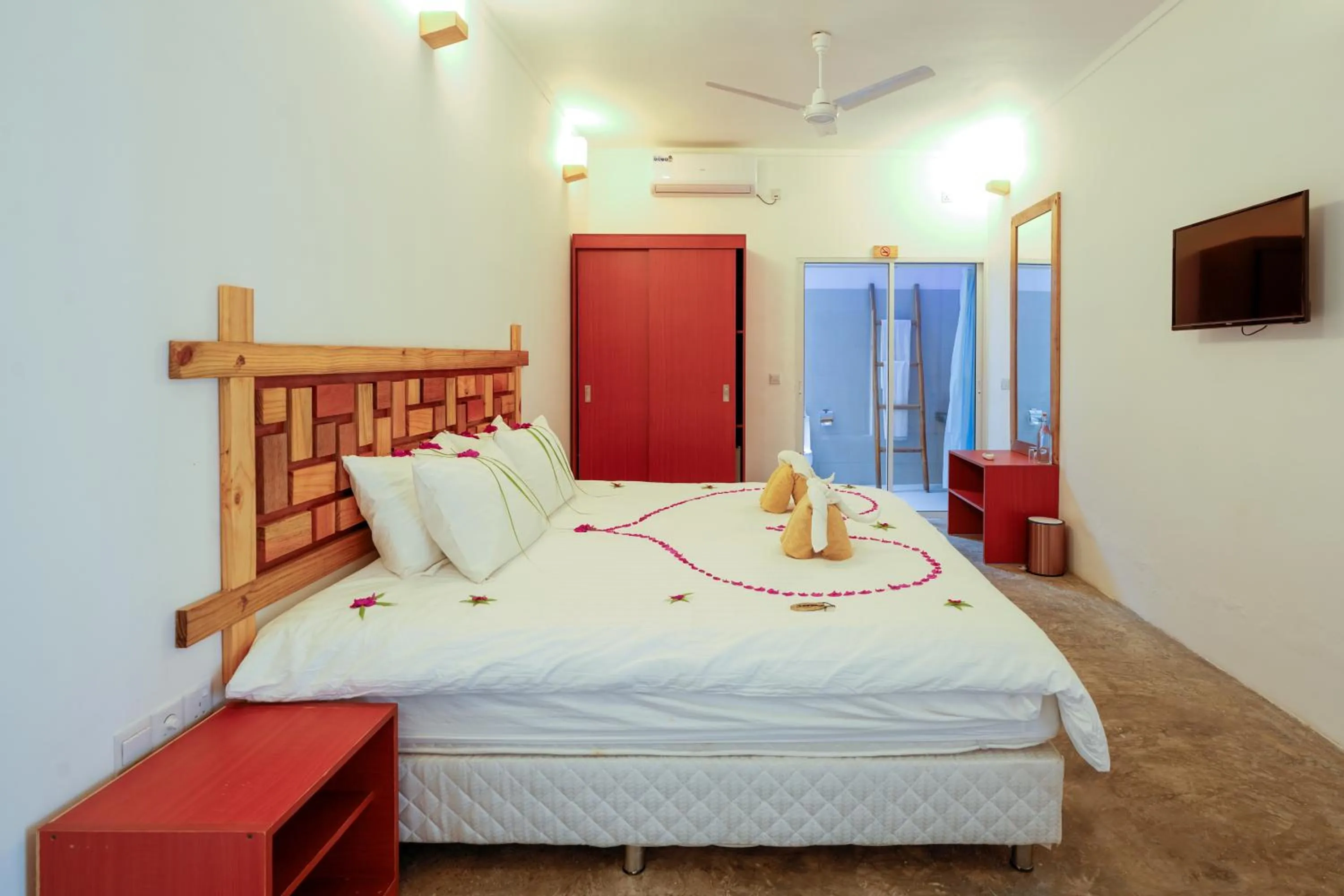 Bedroom, Bed in Shallow Lagoon Rasdhoo