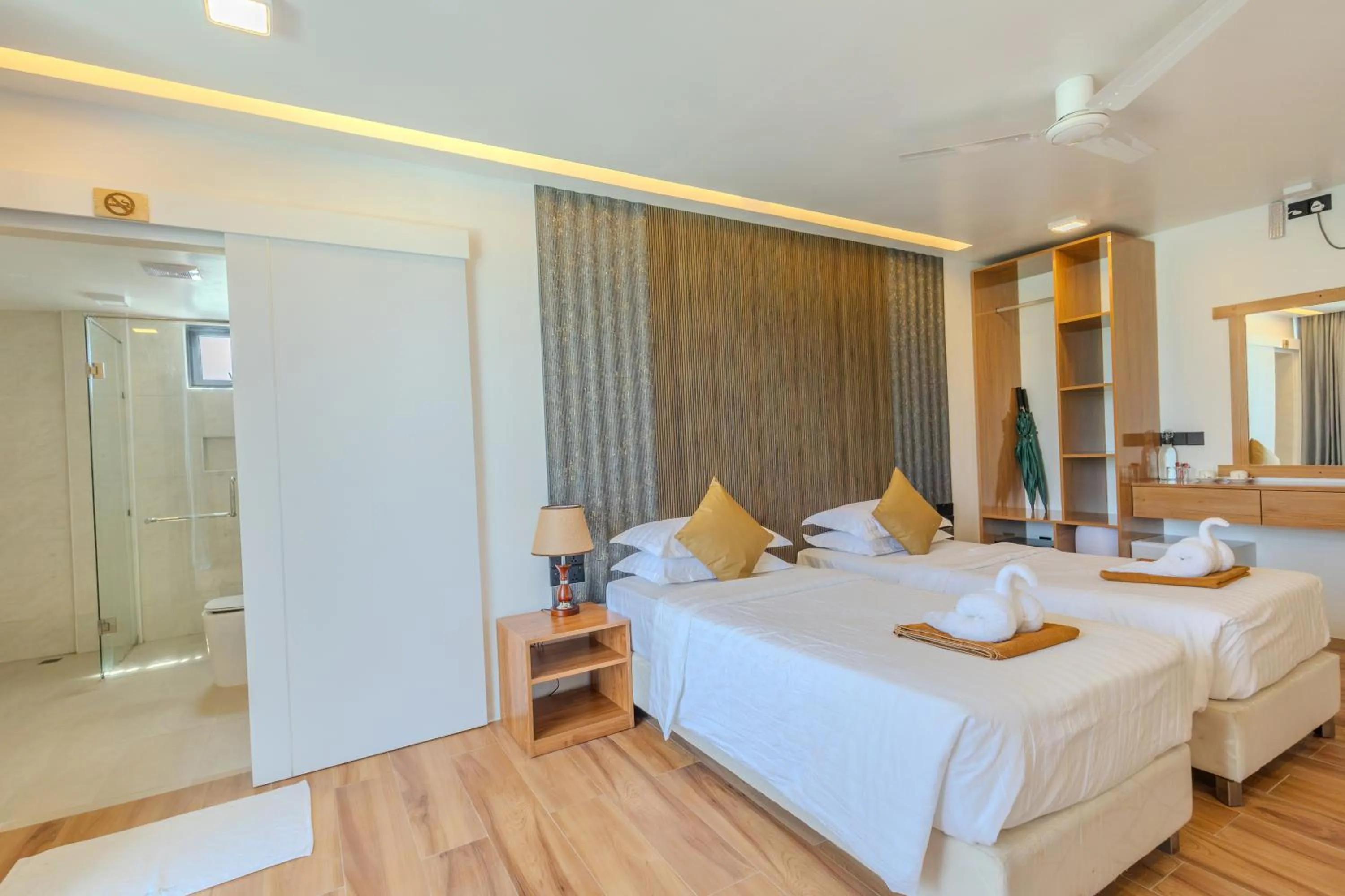 Bed in Shallow Lagoon Rasdhoo