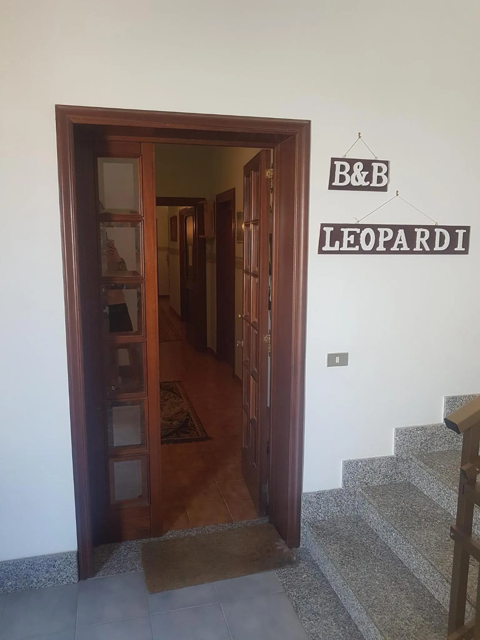 Facade/entrance in Leopardi