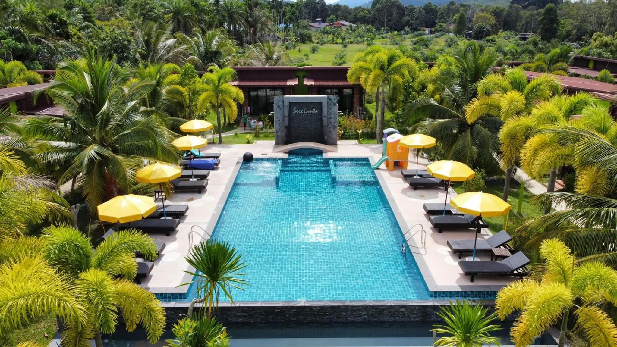 Swimming pool in Siri Lanta Resort