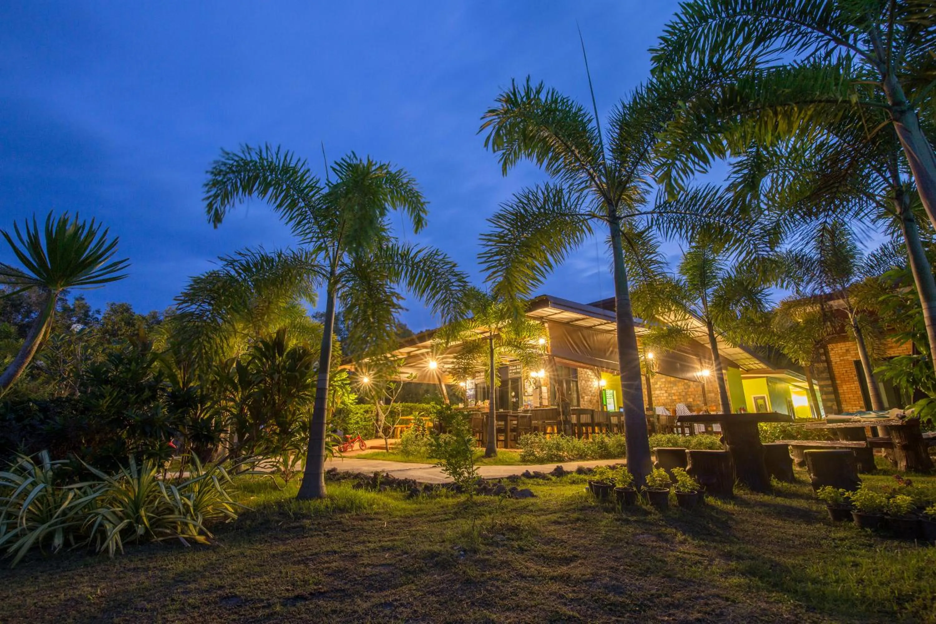 Restaurant/places to eat in Siri Lanta Resort