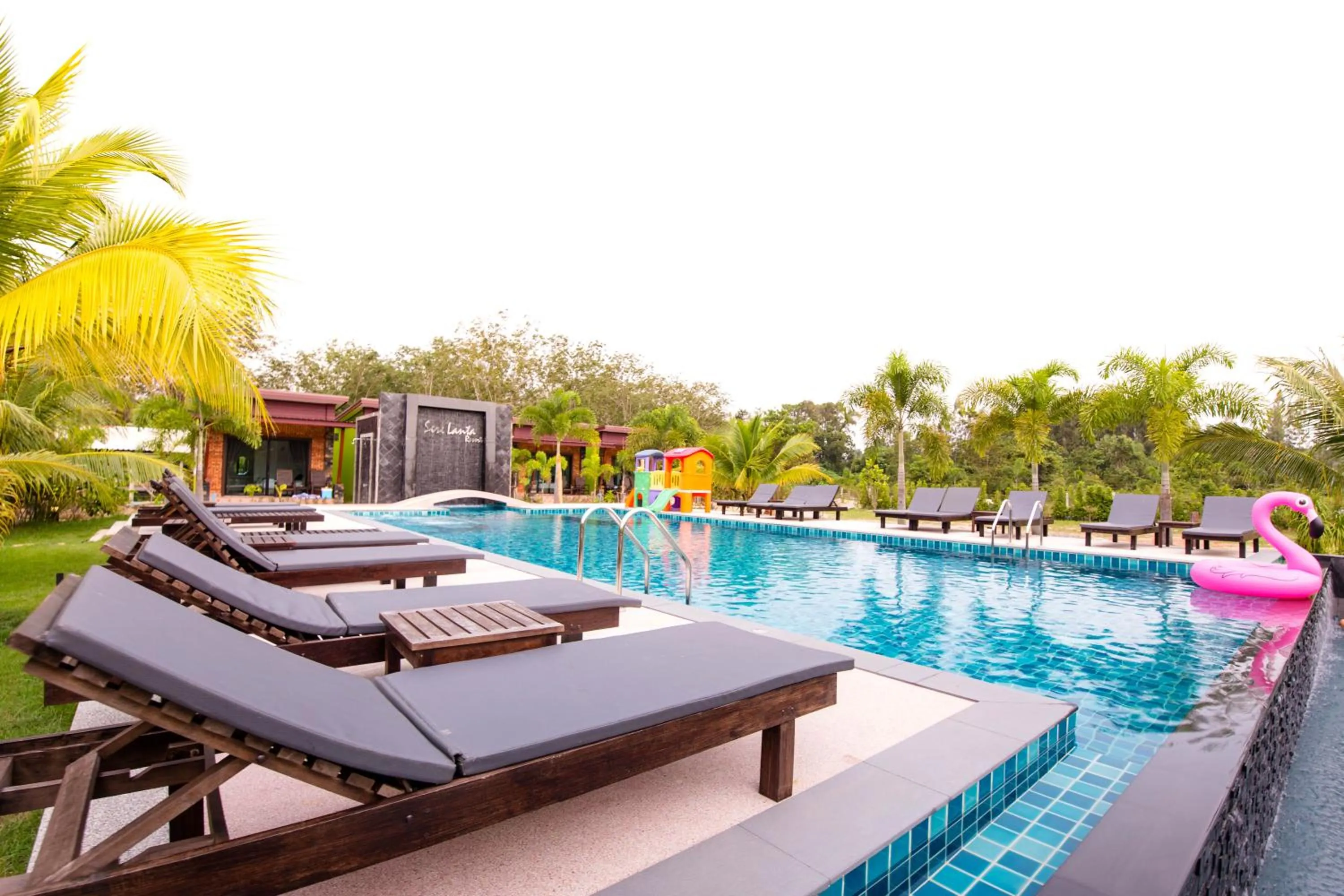 Swimming pool in Siri Lanta Resort