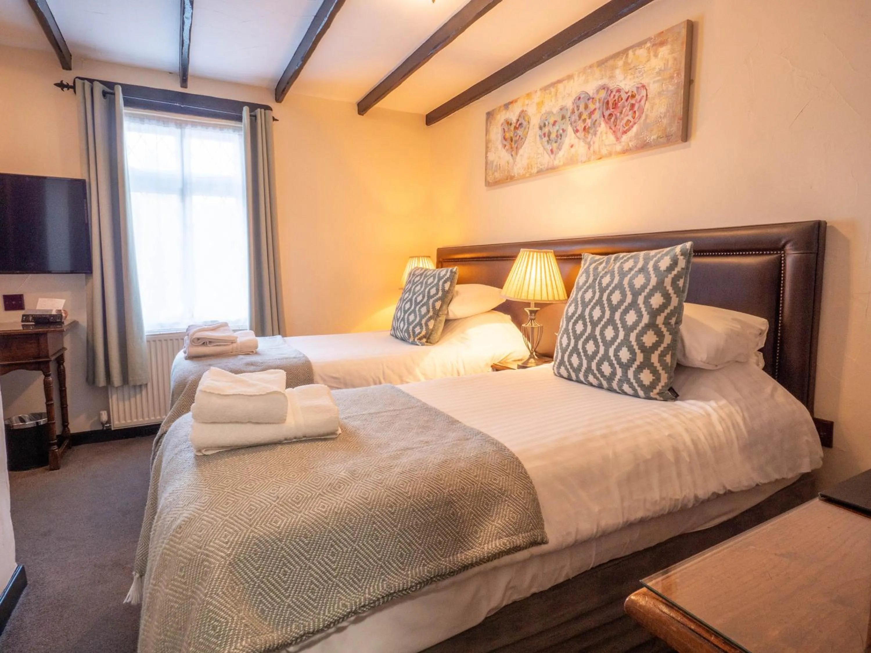 Bedroom, Bed in The Black Boy Inn