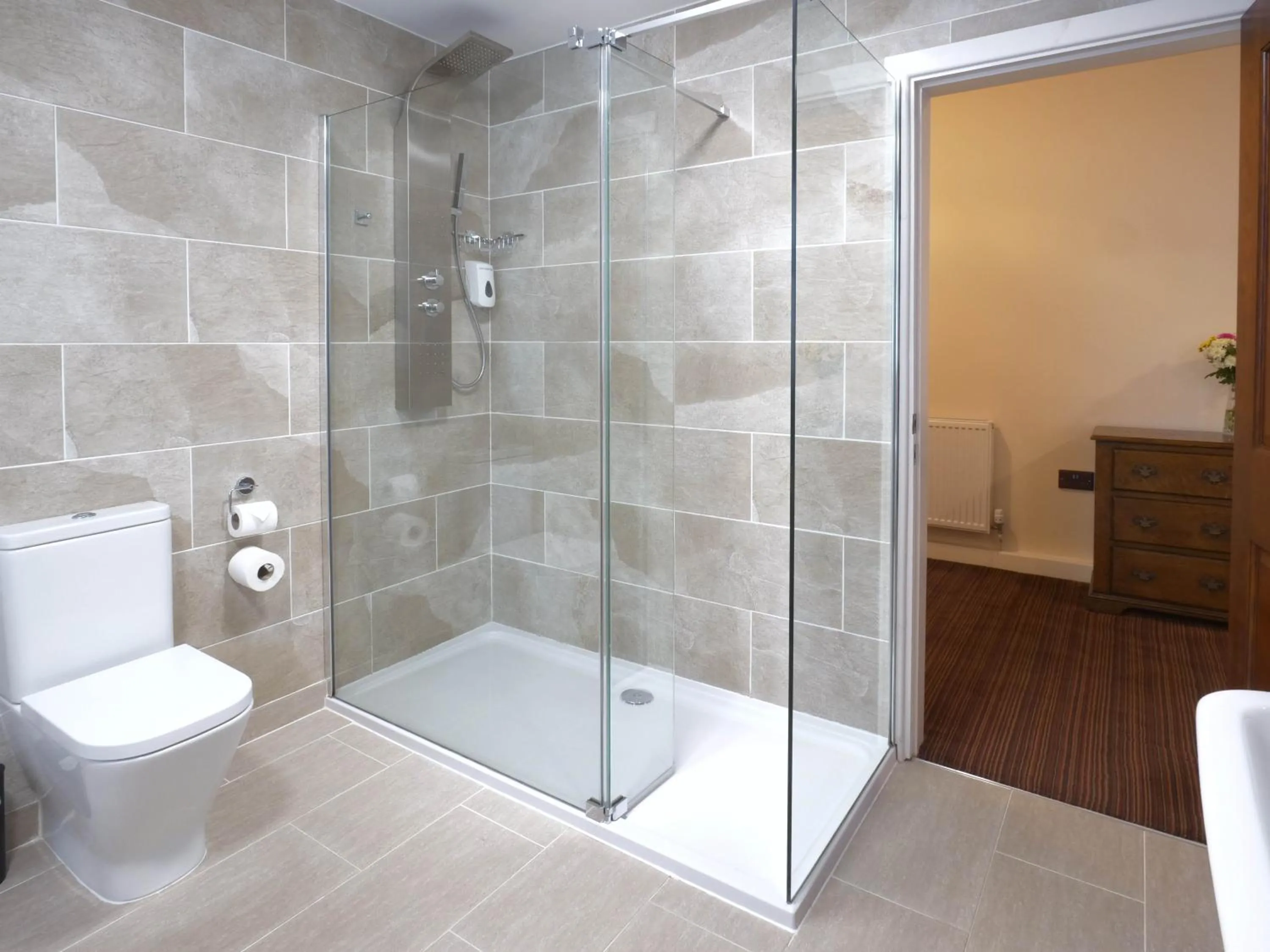 Shower in The Black Boy Inn