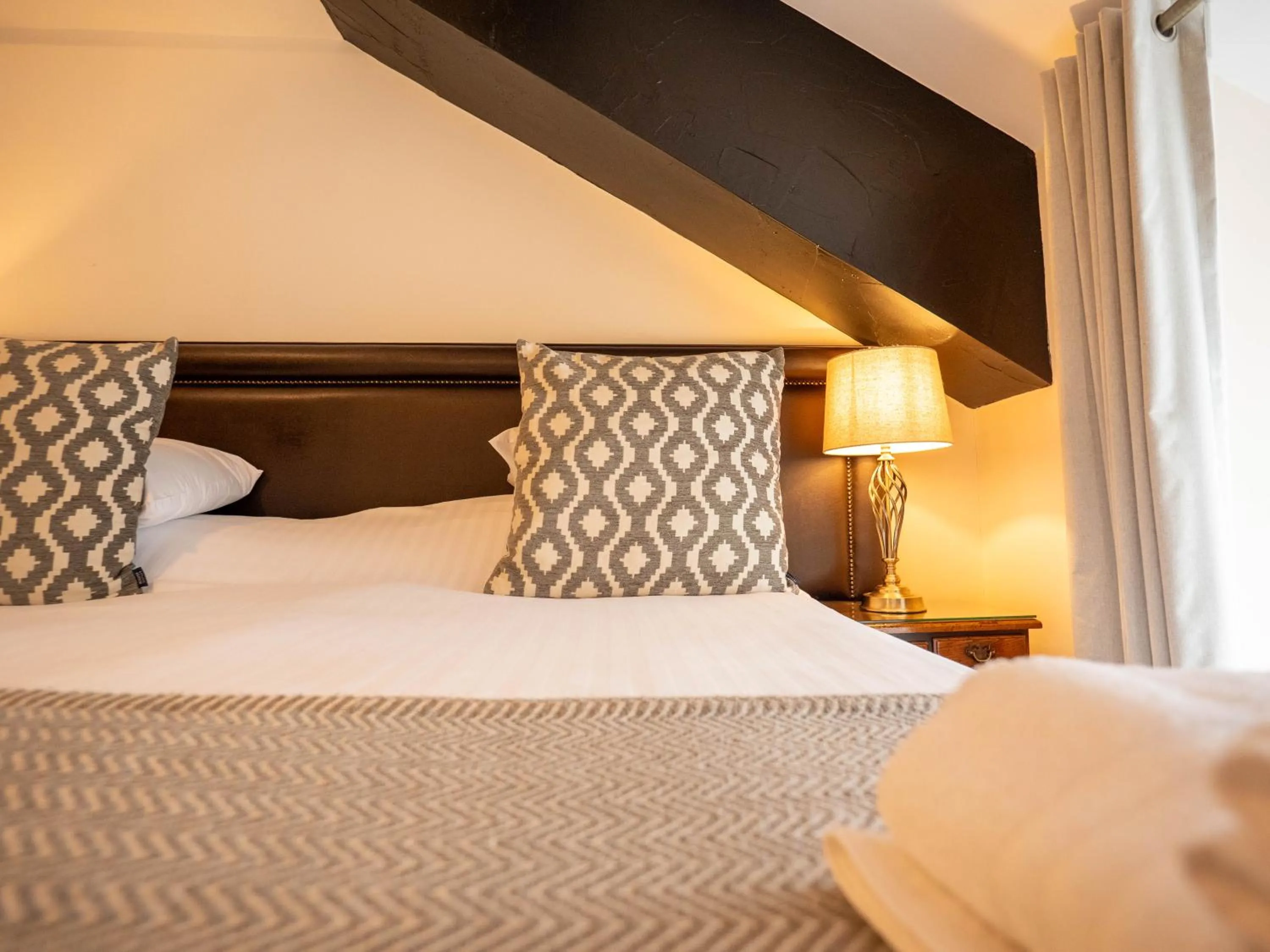 Bedroom, Bed in The Black Boy Inn