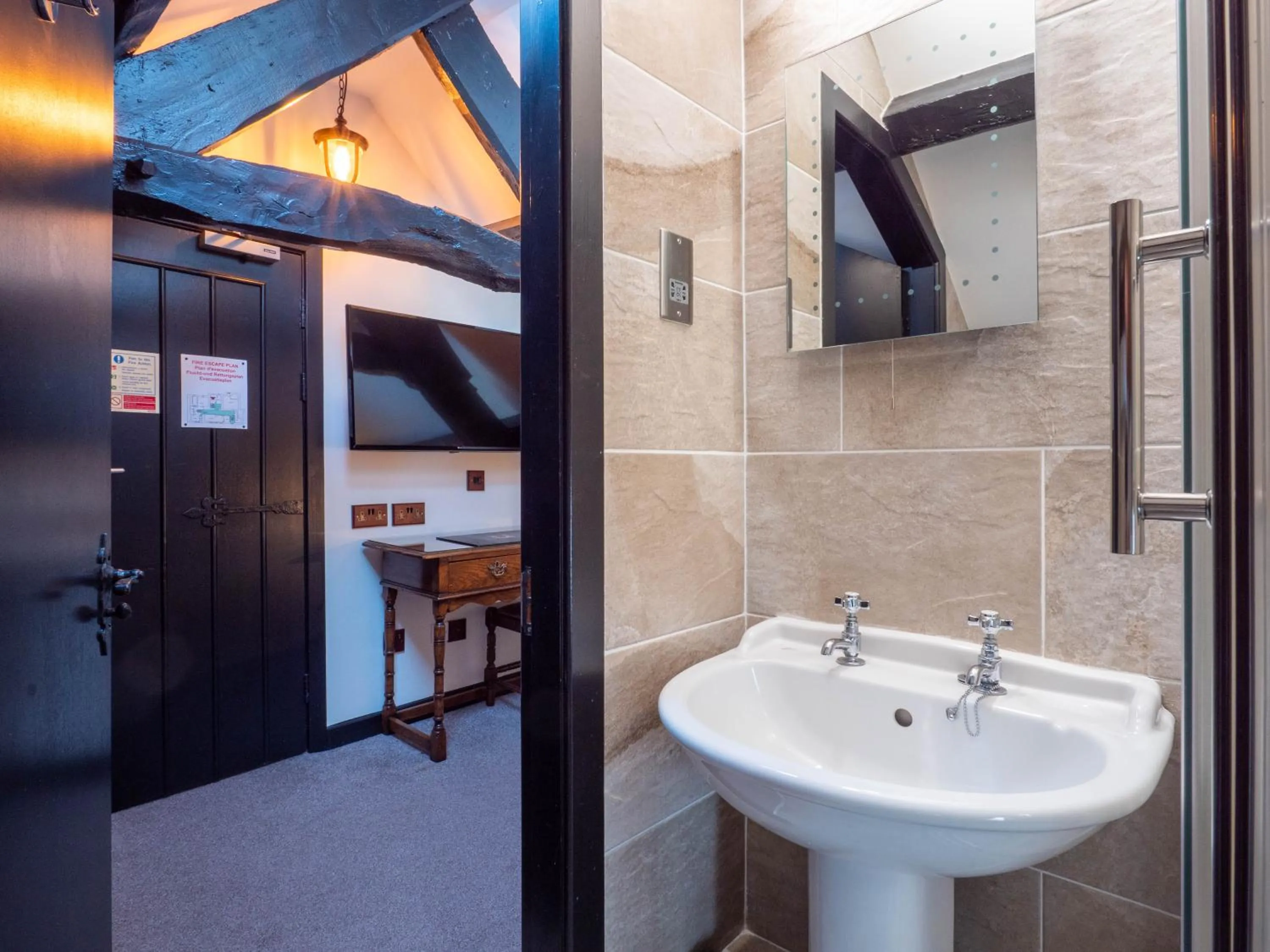 Shower in The Black Boy Inn