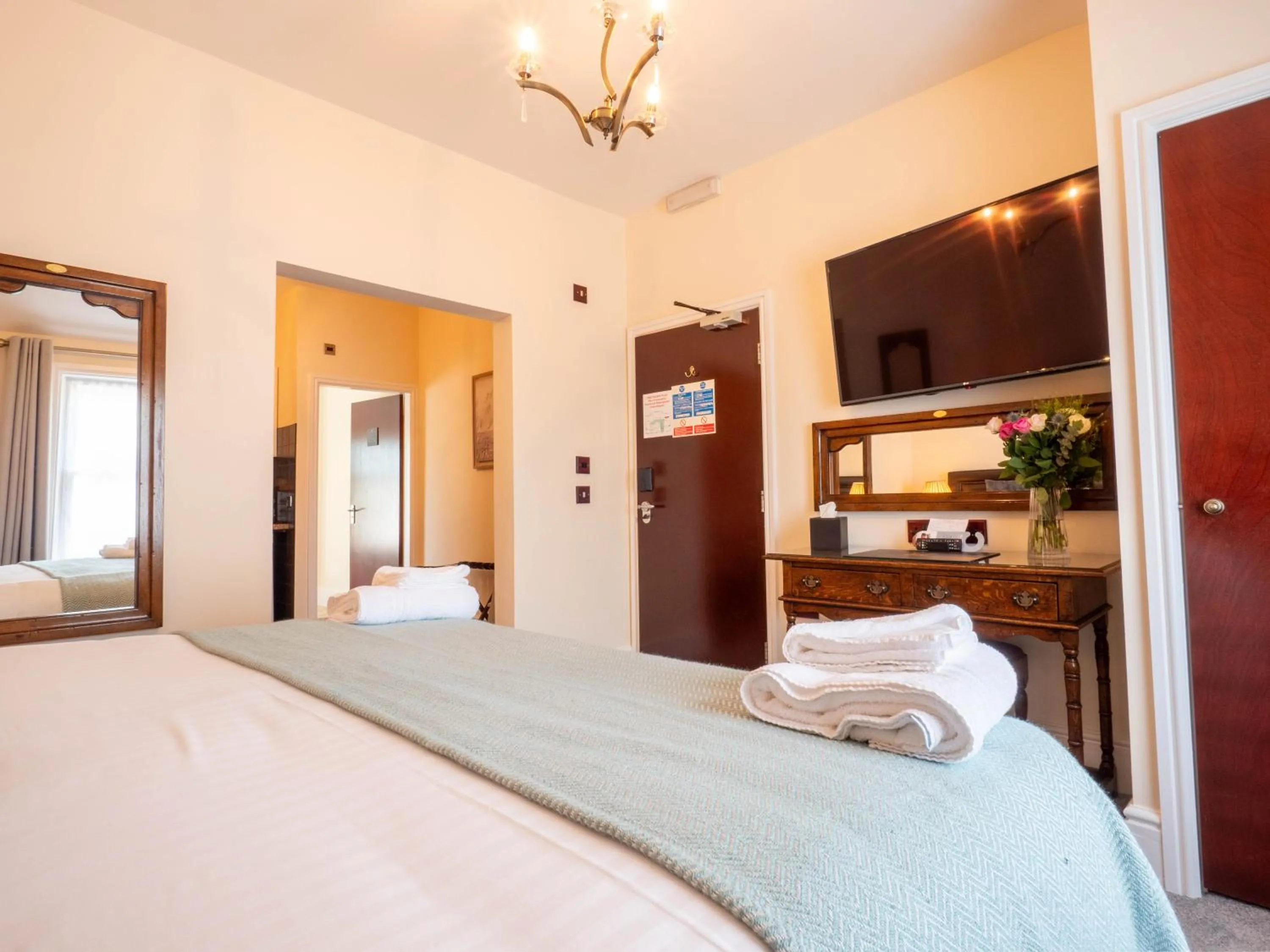 Bedroom, Bed in The Black Boy Inn