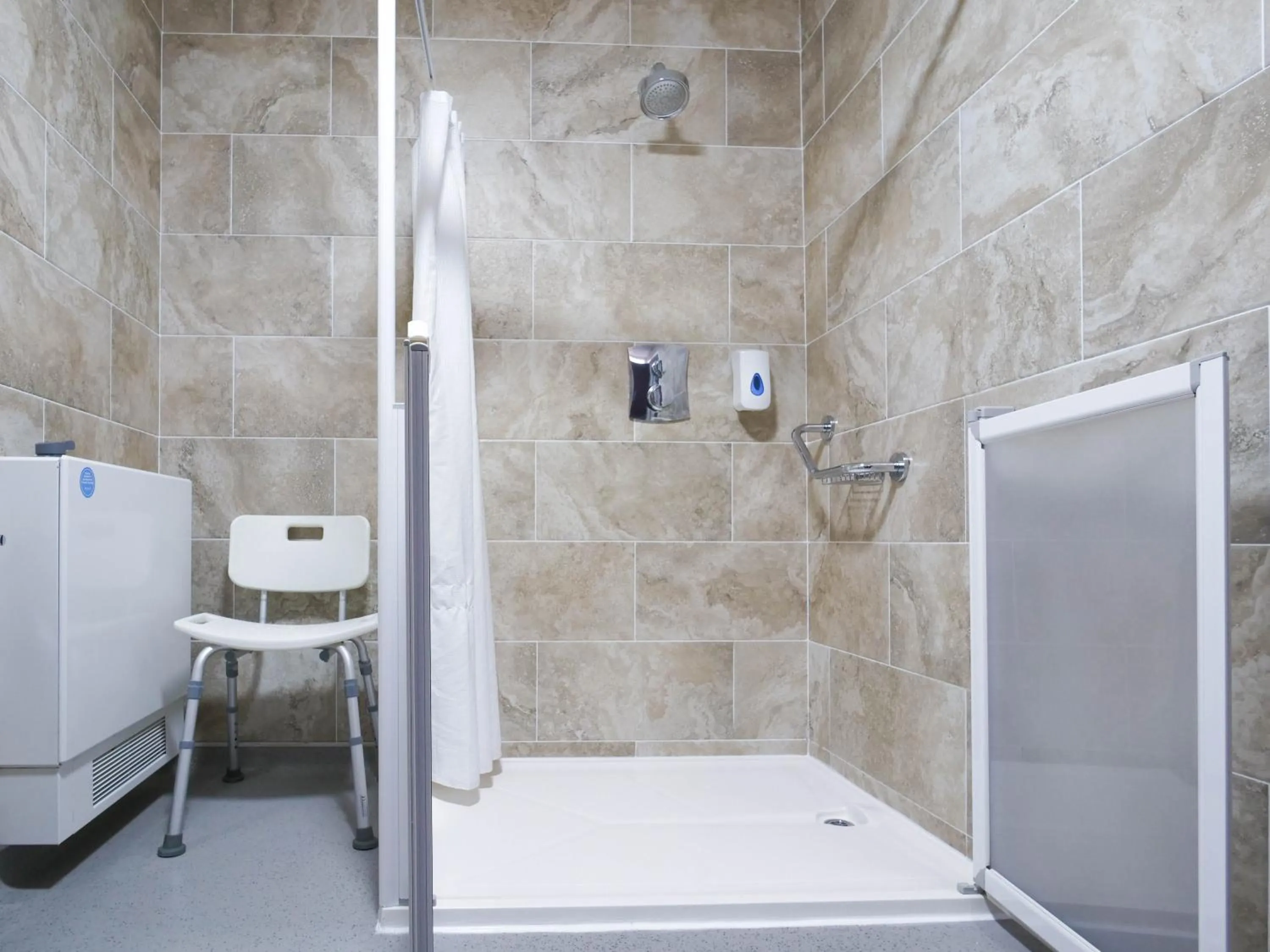 Shower in The Black Boy Inn