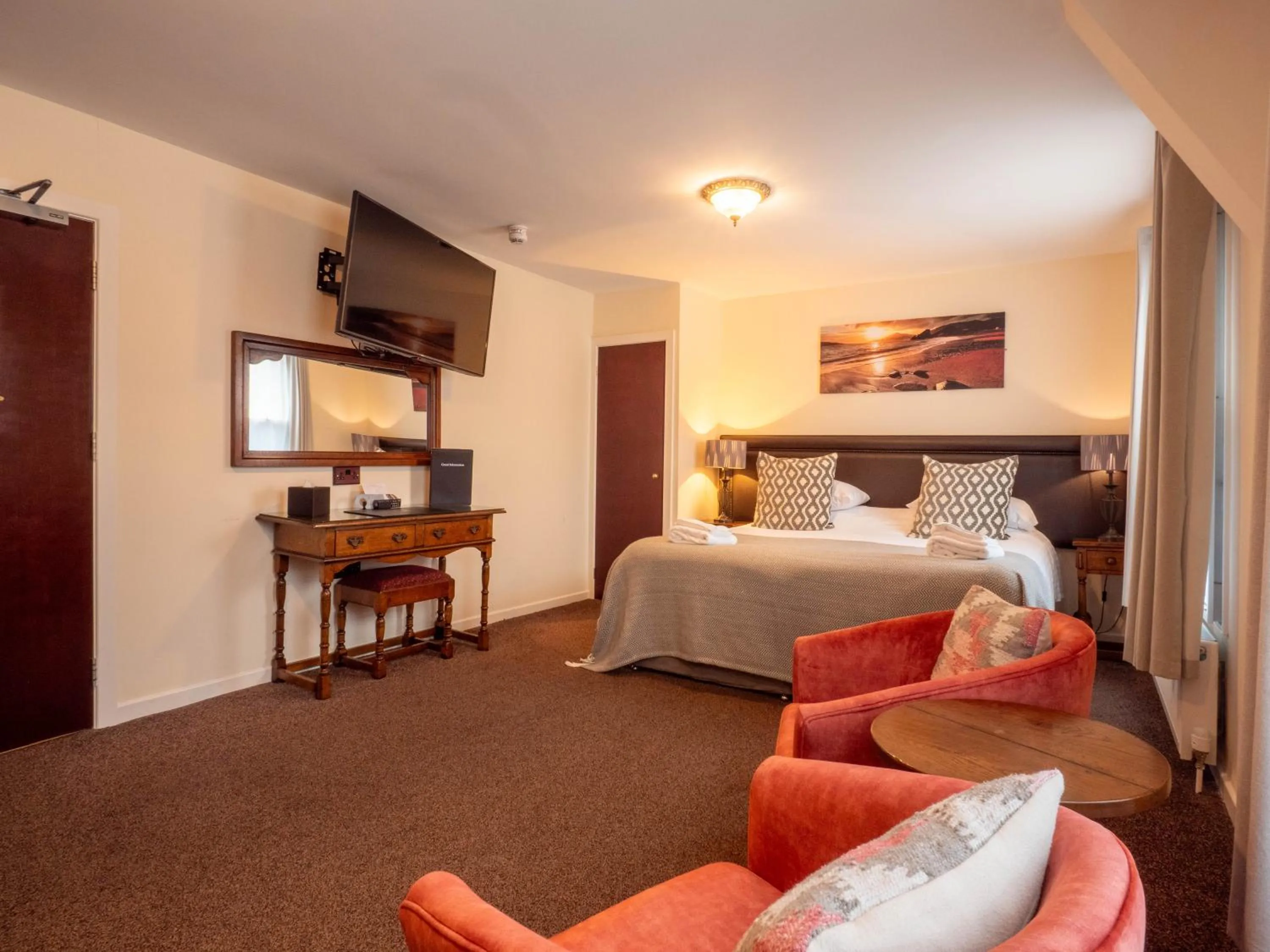Seating area, Bed in The Black Boy Inn