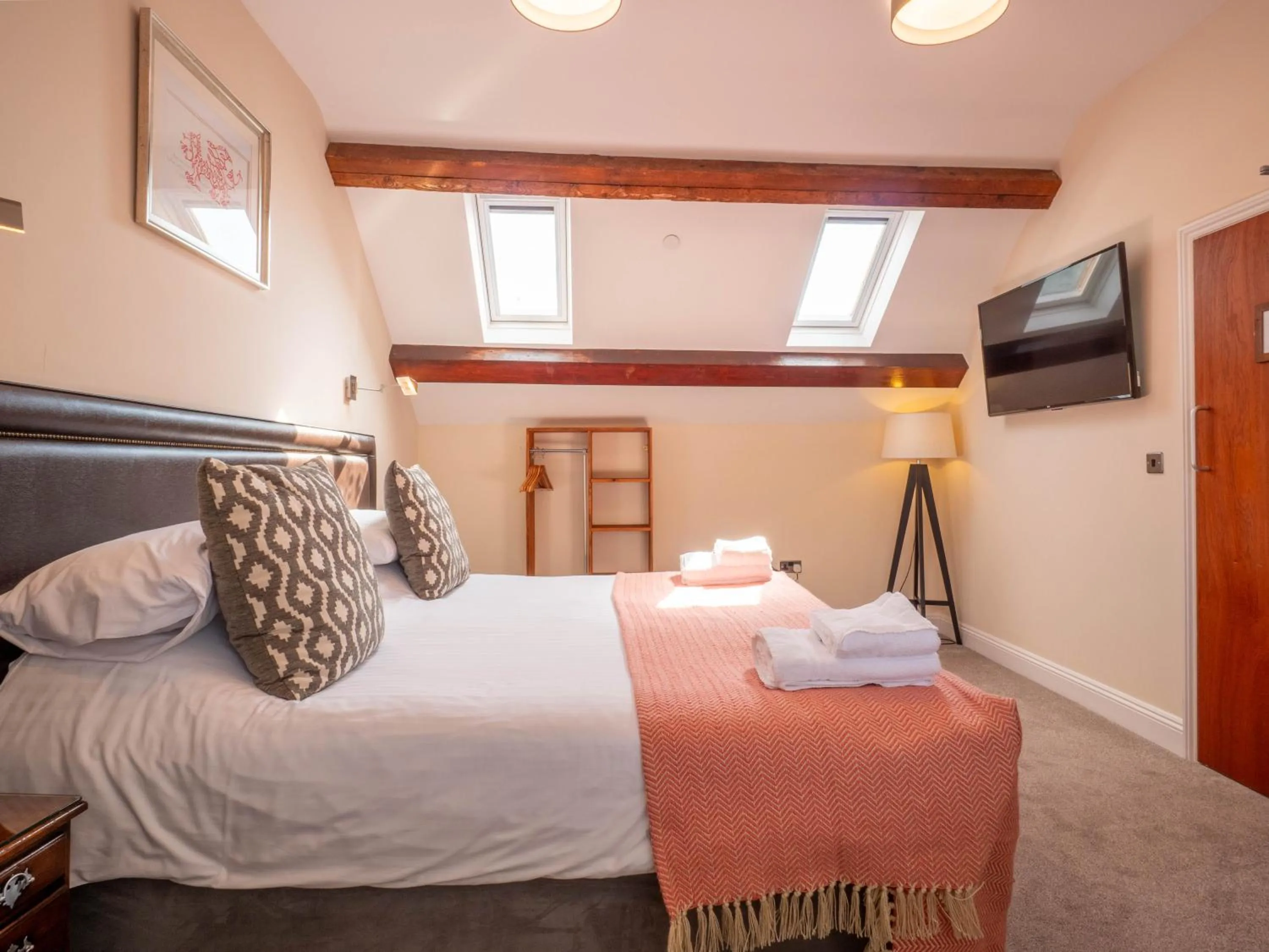 Bedroom, Bed in The Black Boy Inn