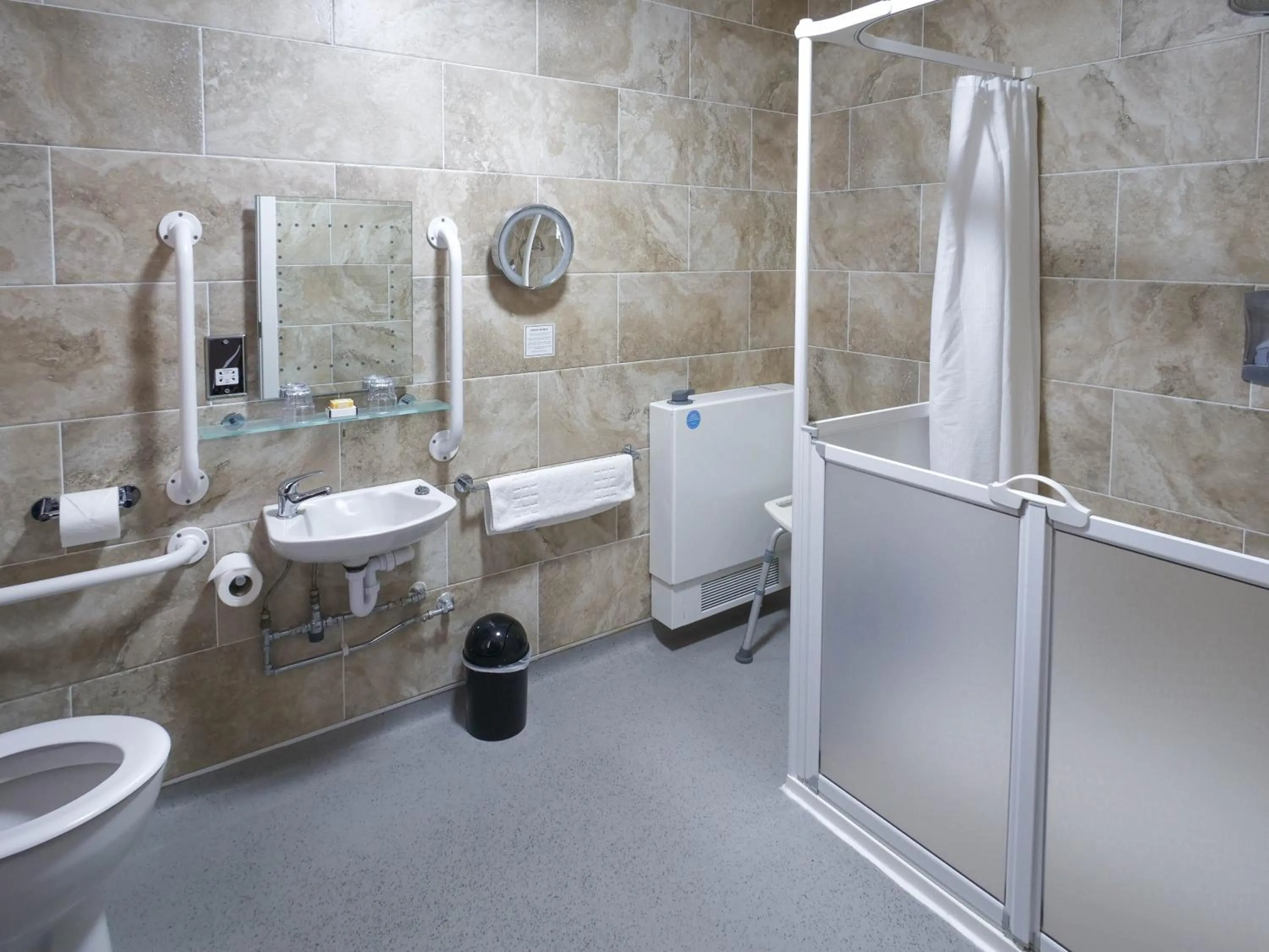 Shower in The Black Boy Inn