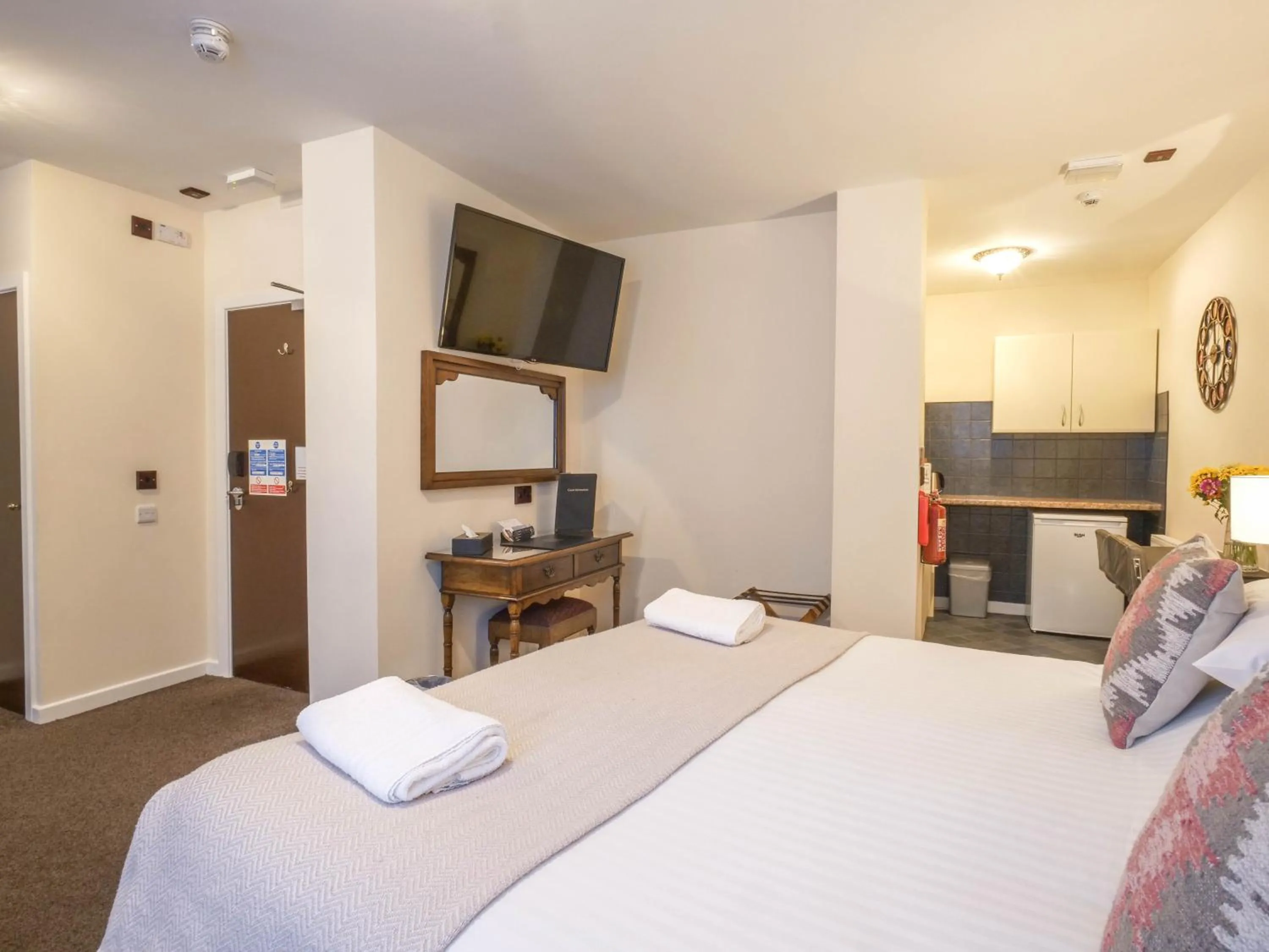 Bedroom, Bed in The Black Boy Inn