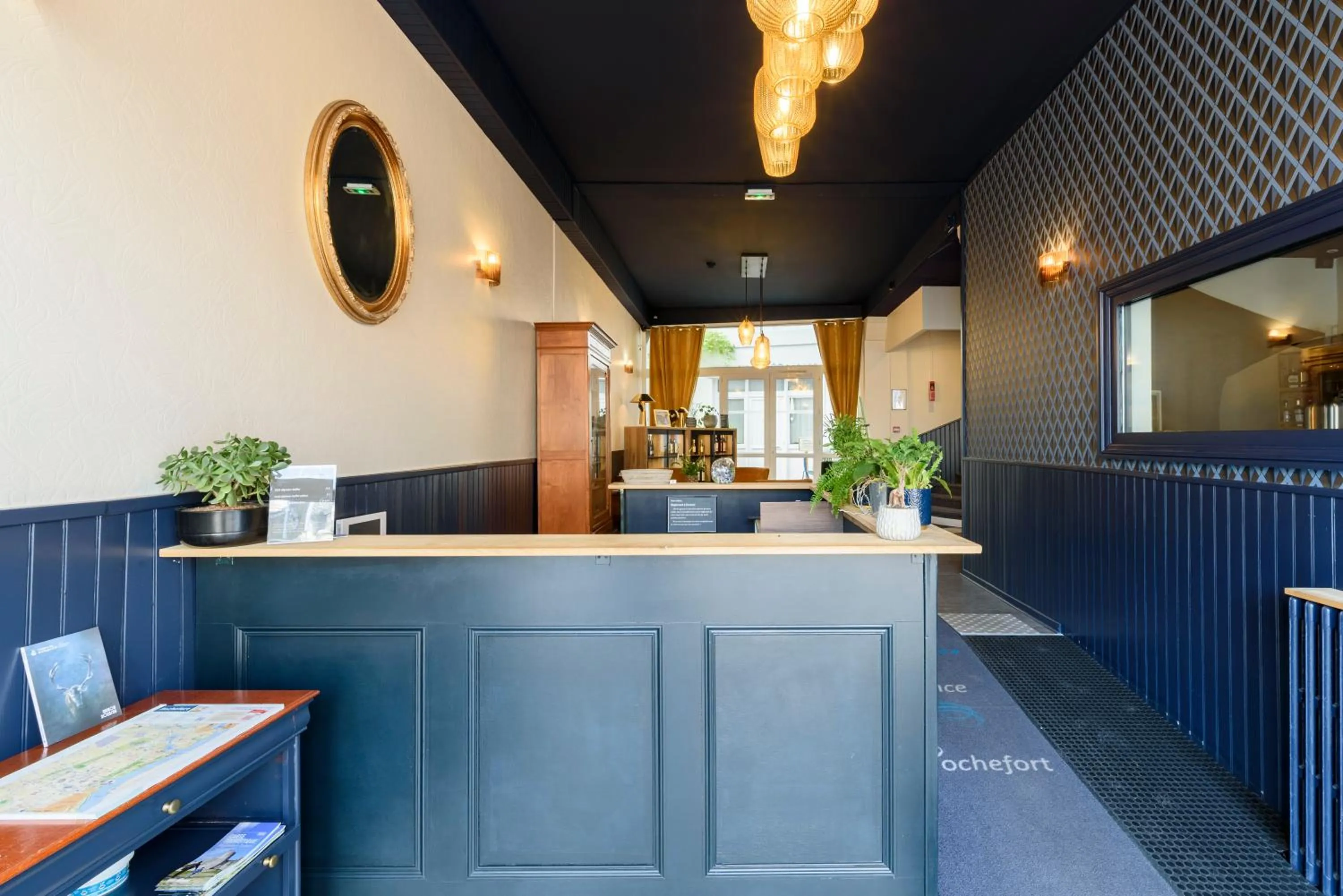 Lobby or reception in Cit' Hotel de France