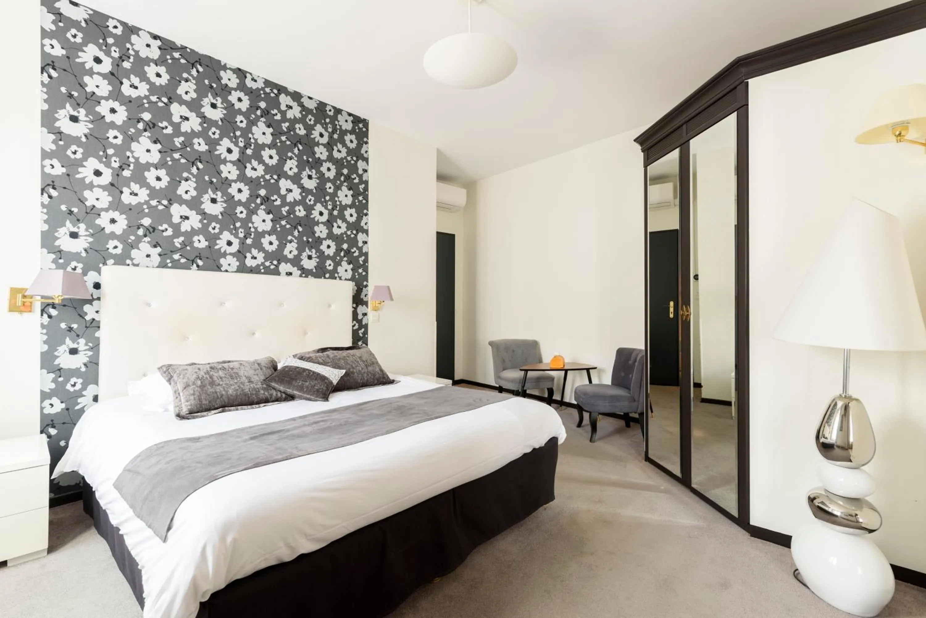 Bed in Cit' Hotel de France