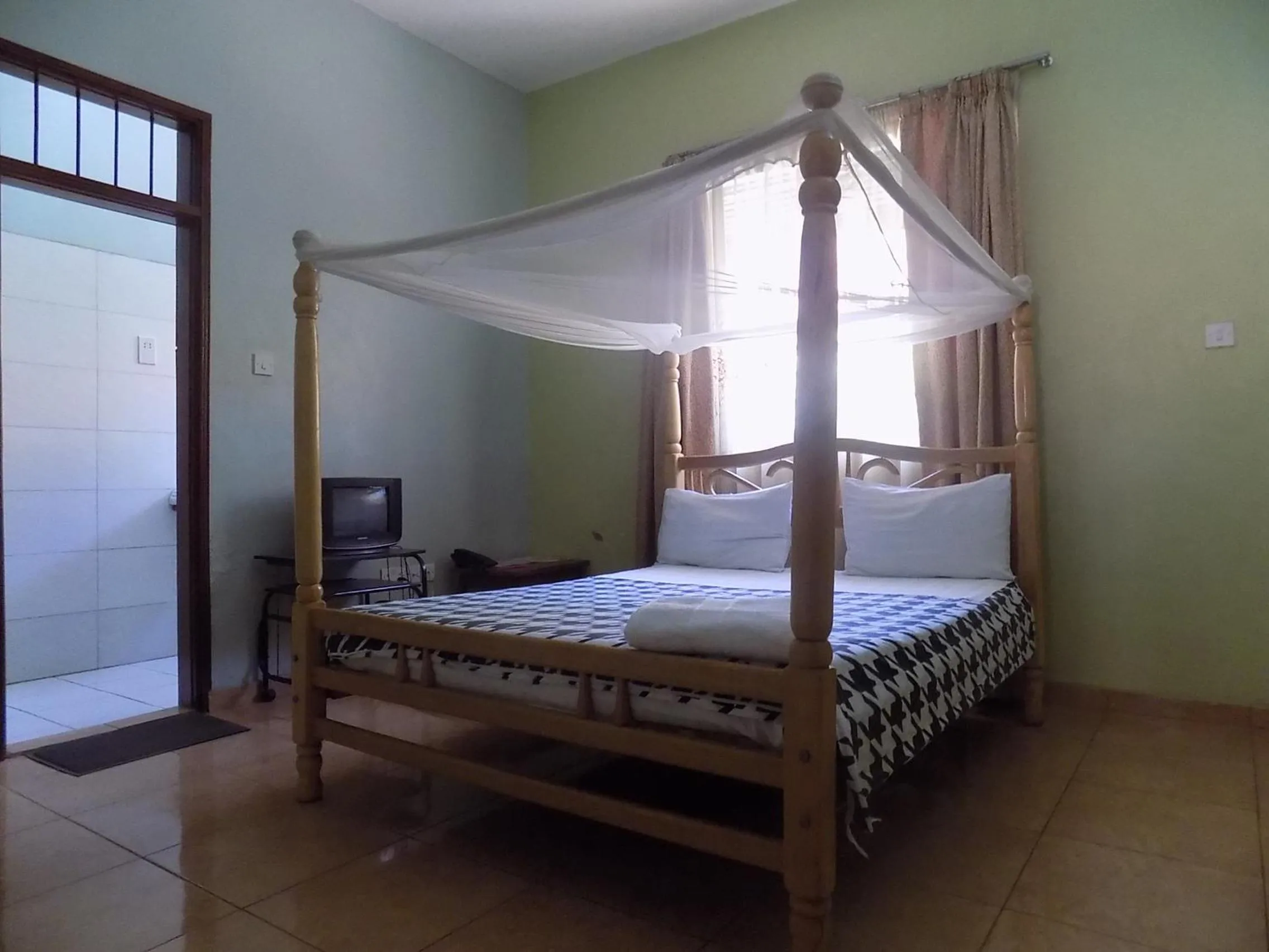 Photo of the whole room in Etana Motel Kampala