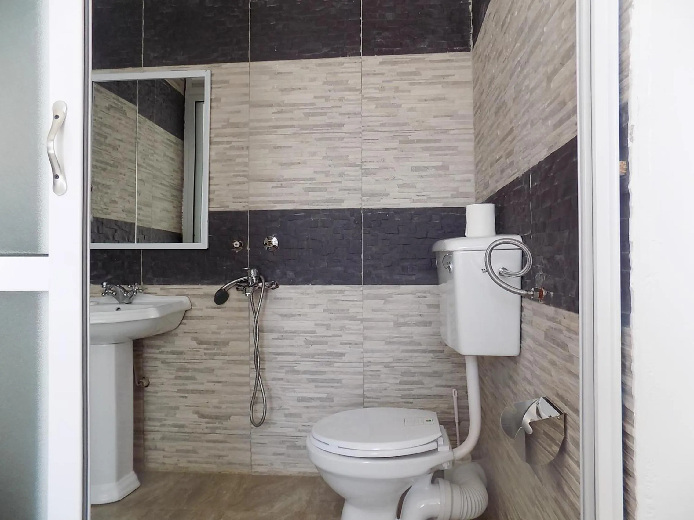 Bathroom in Remmings Hotel Kampala