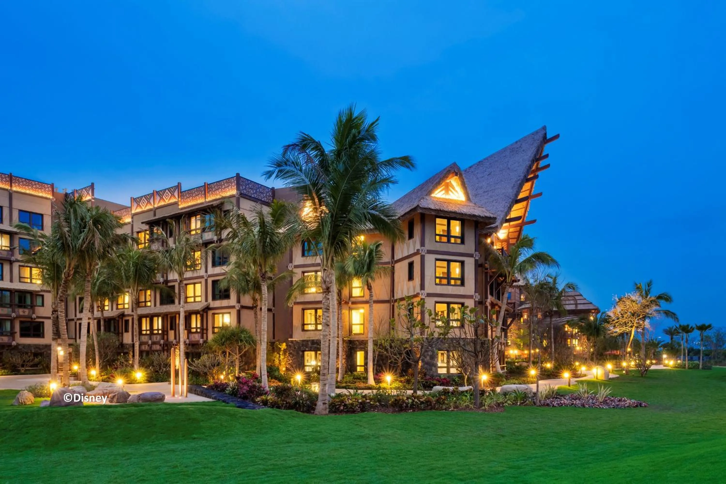 Property building in Disney Explorers Lodge